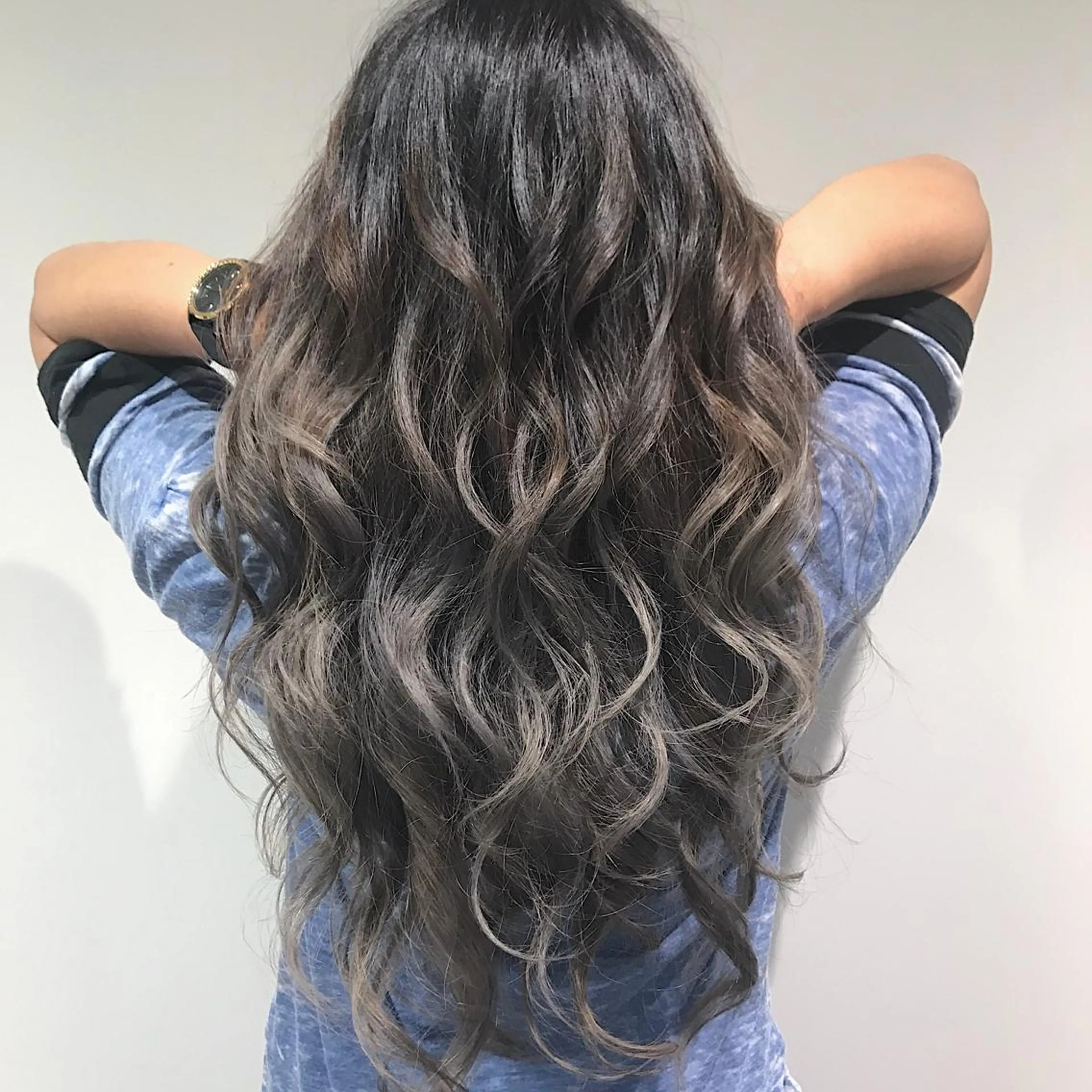 ロング カラー ヘアアレンジ Zina渋谷エリア マネージャShionのヘアスタイル