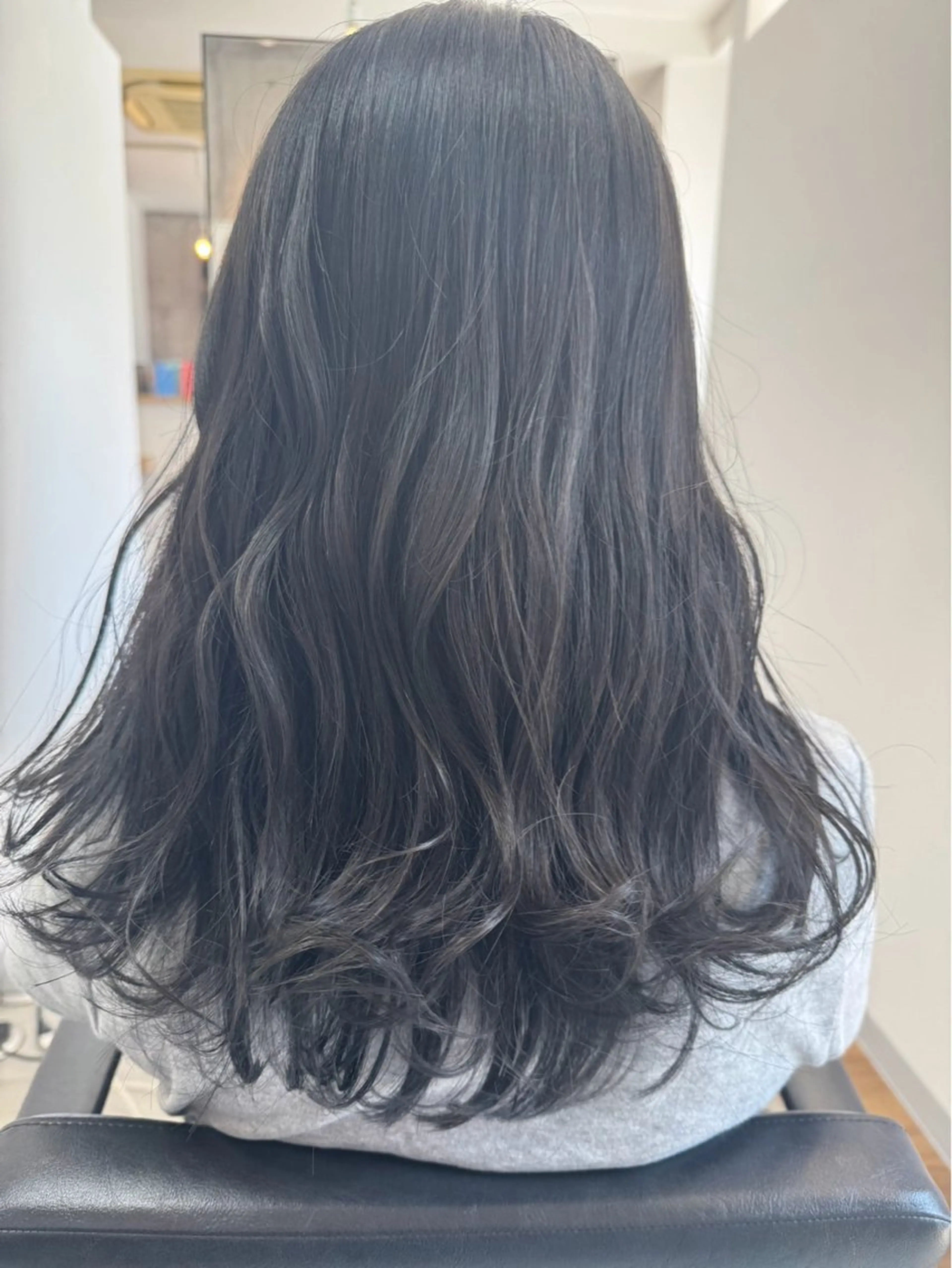 ロング カラー 坂田 優子のヘアスタイル