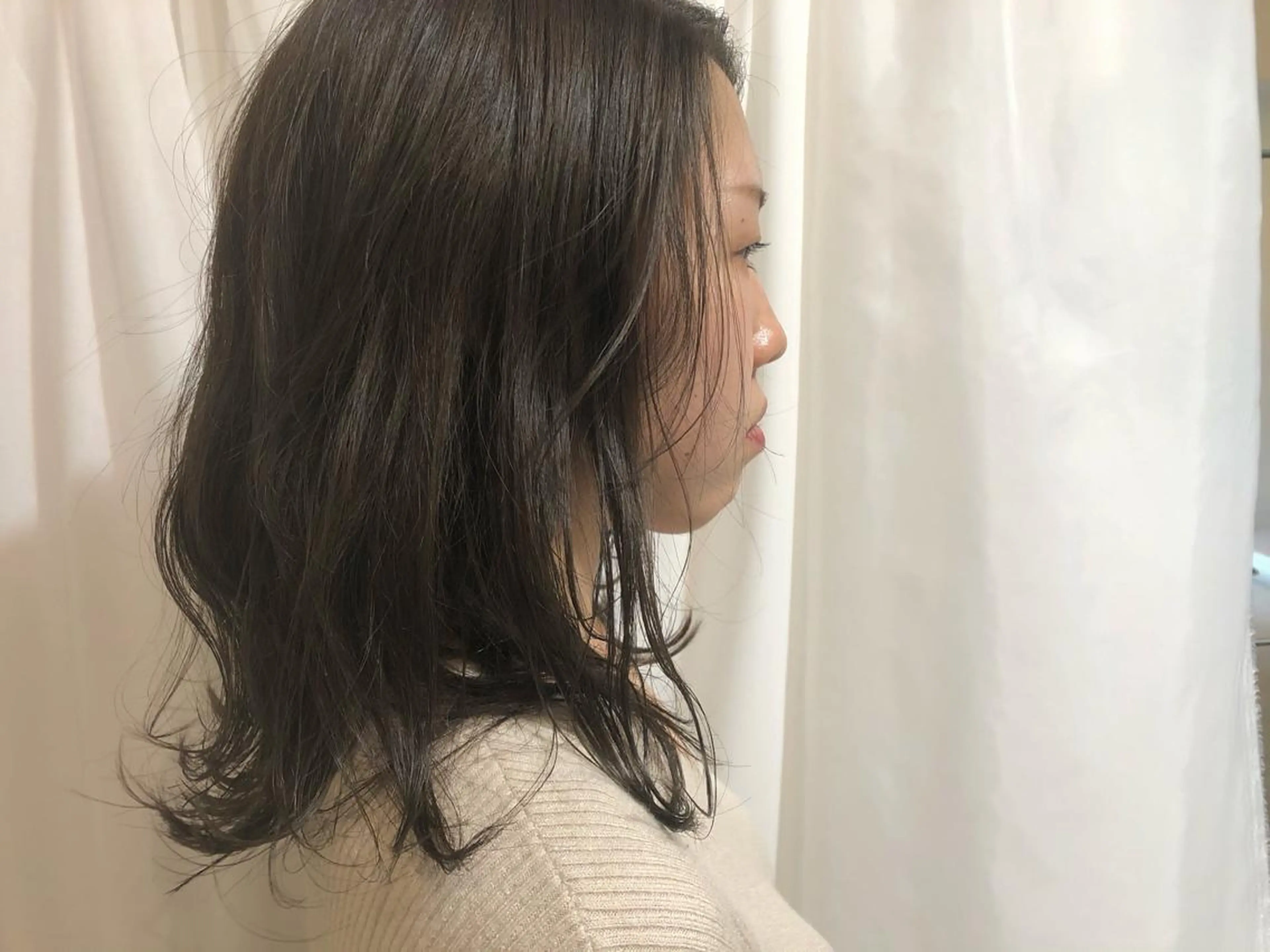 セミロング カラー ブリーチ ブルーカラー 透明感カラー グレージュ ブリーチなしカラー パ ルのヘアスタイル