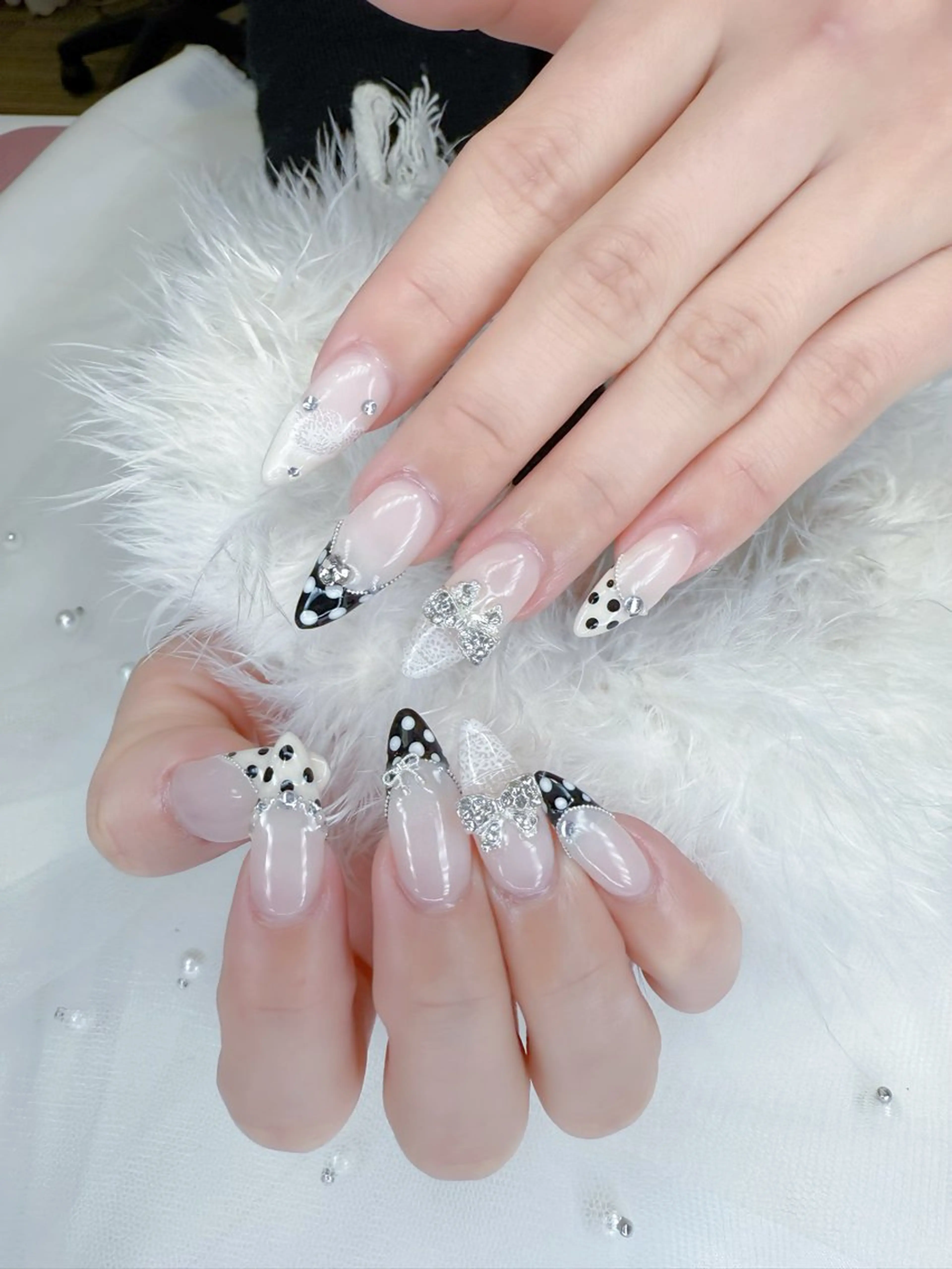 セミロング ハンドネイル Bibi beauty spa Osaka所属・Bibi nail Osakaのネイルデザイン