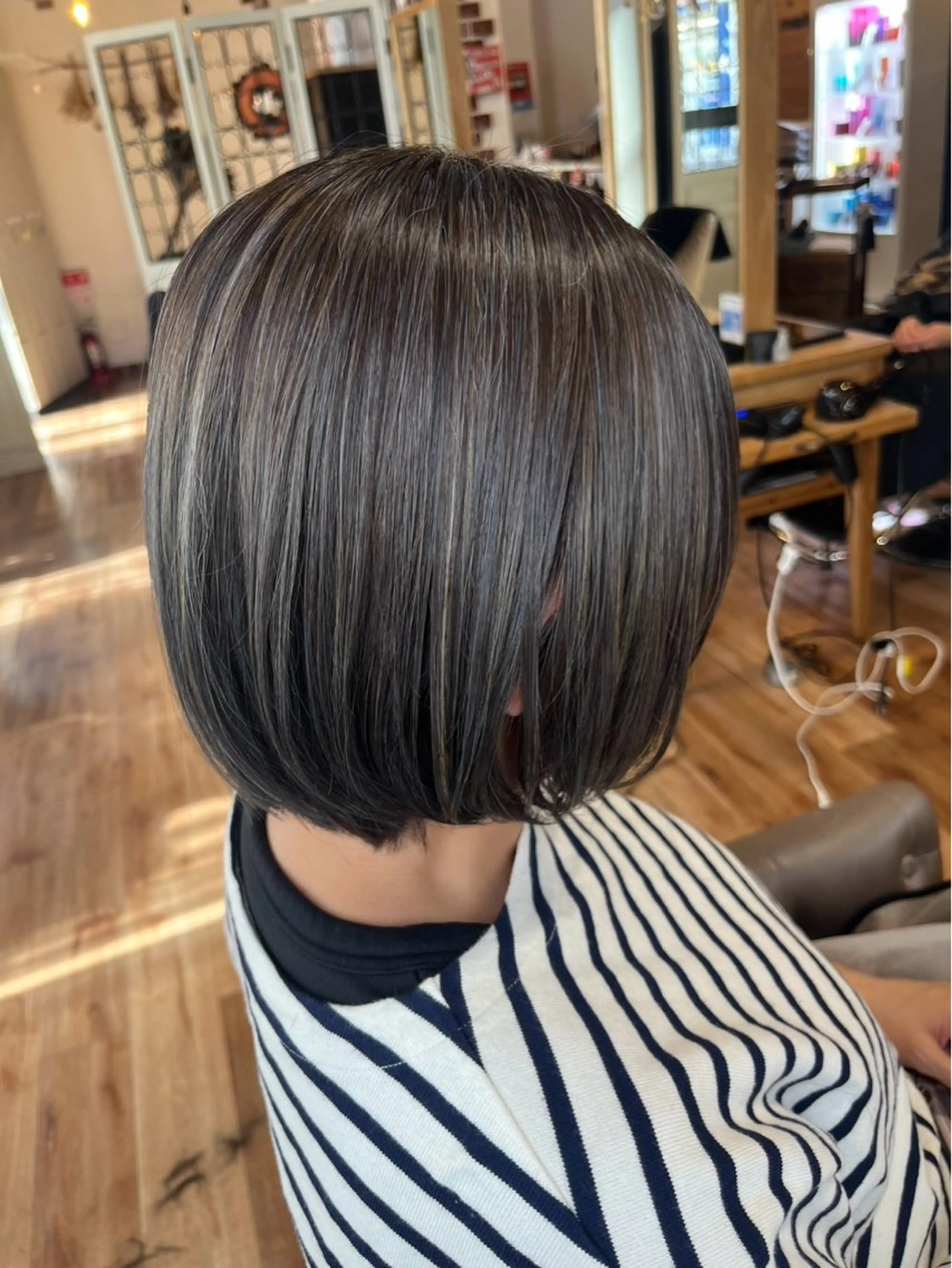 ショート ヘアカラー 高口 小春のヘアスタイル