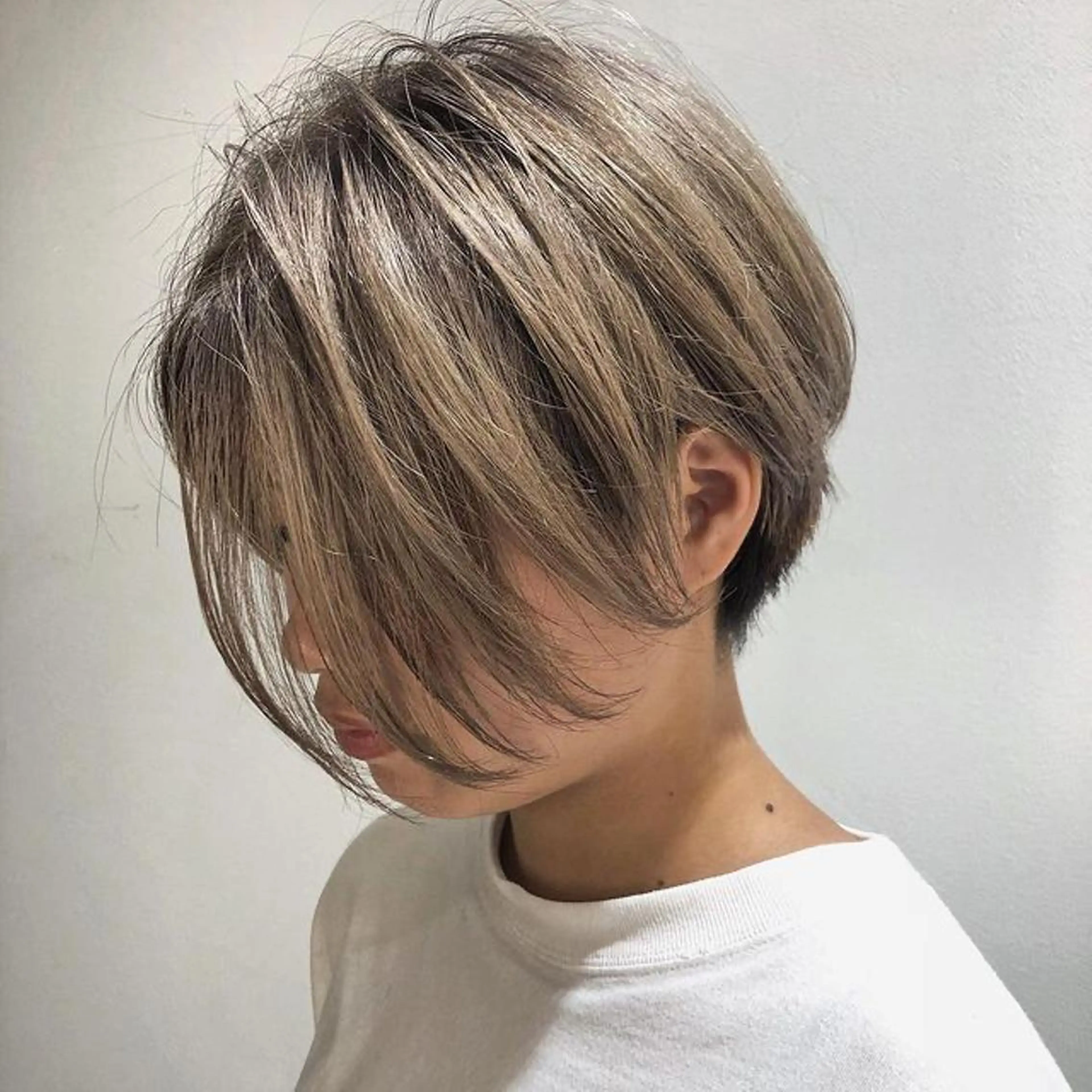 ショート カラー ベージュカラー ダブルカラー ホワイトベージュ AOZORA HAIR kaminoura所属・中島 暢介のヘアスタイル