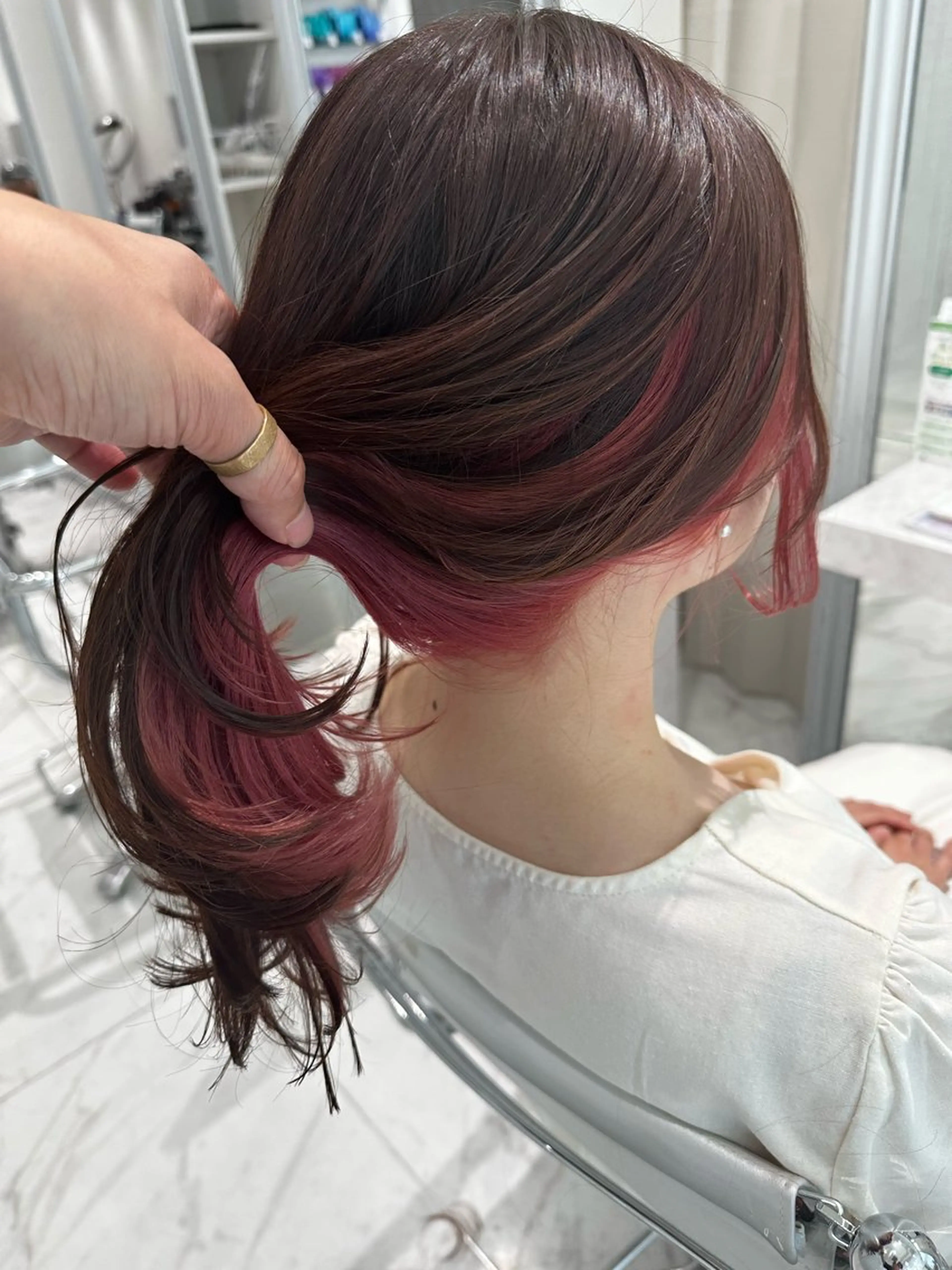 セミロング カラー ピンクカラー 村泉 心のヘアスタイル