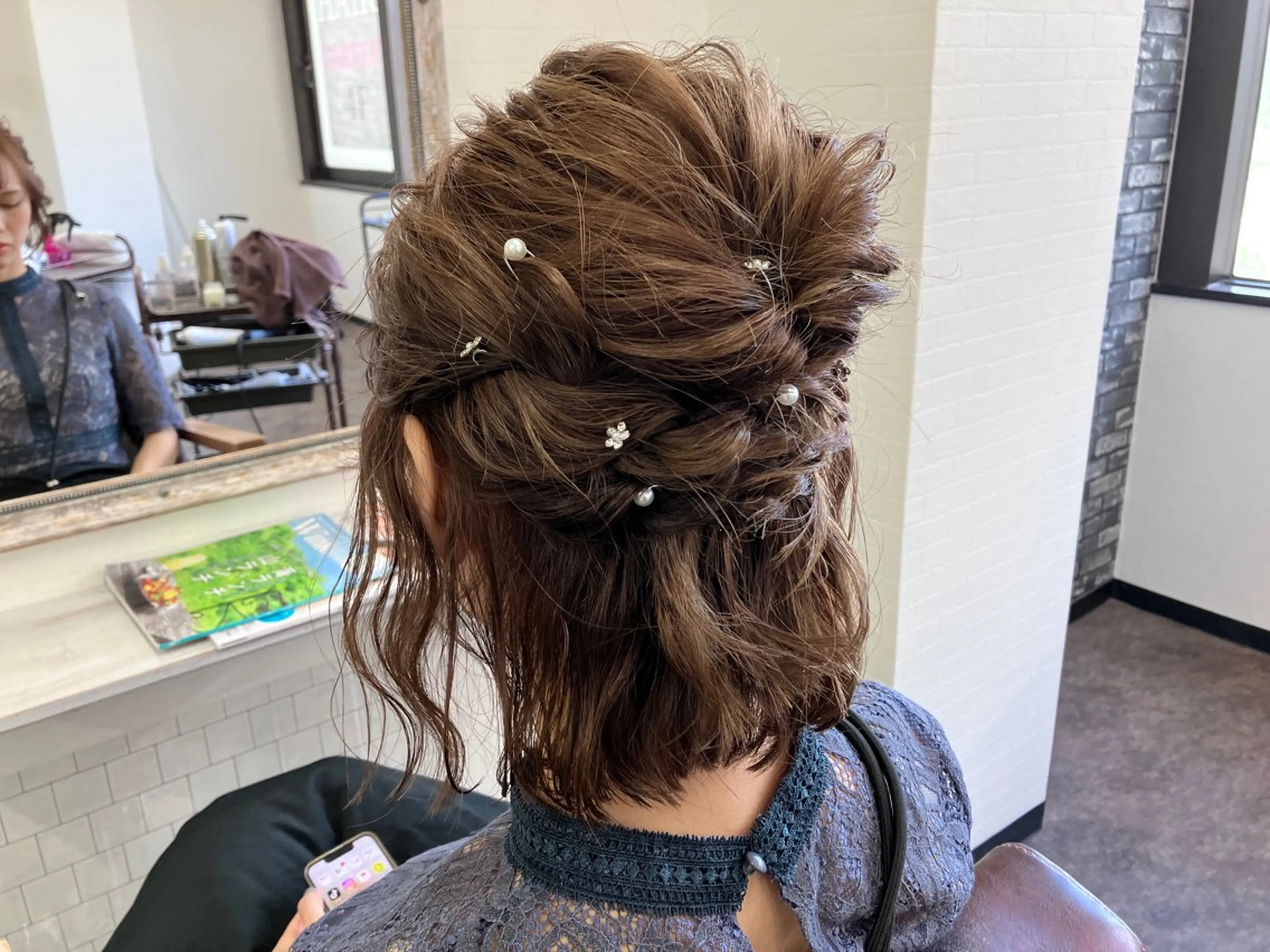 ミディアム ヘアアレンジ HAIR carelyのヘアスタイル