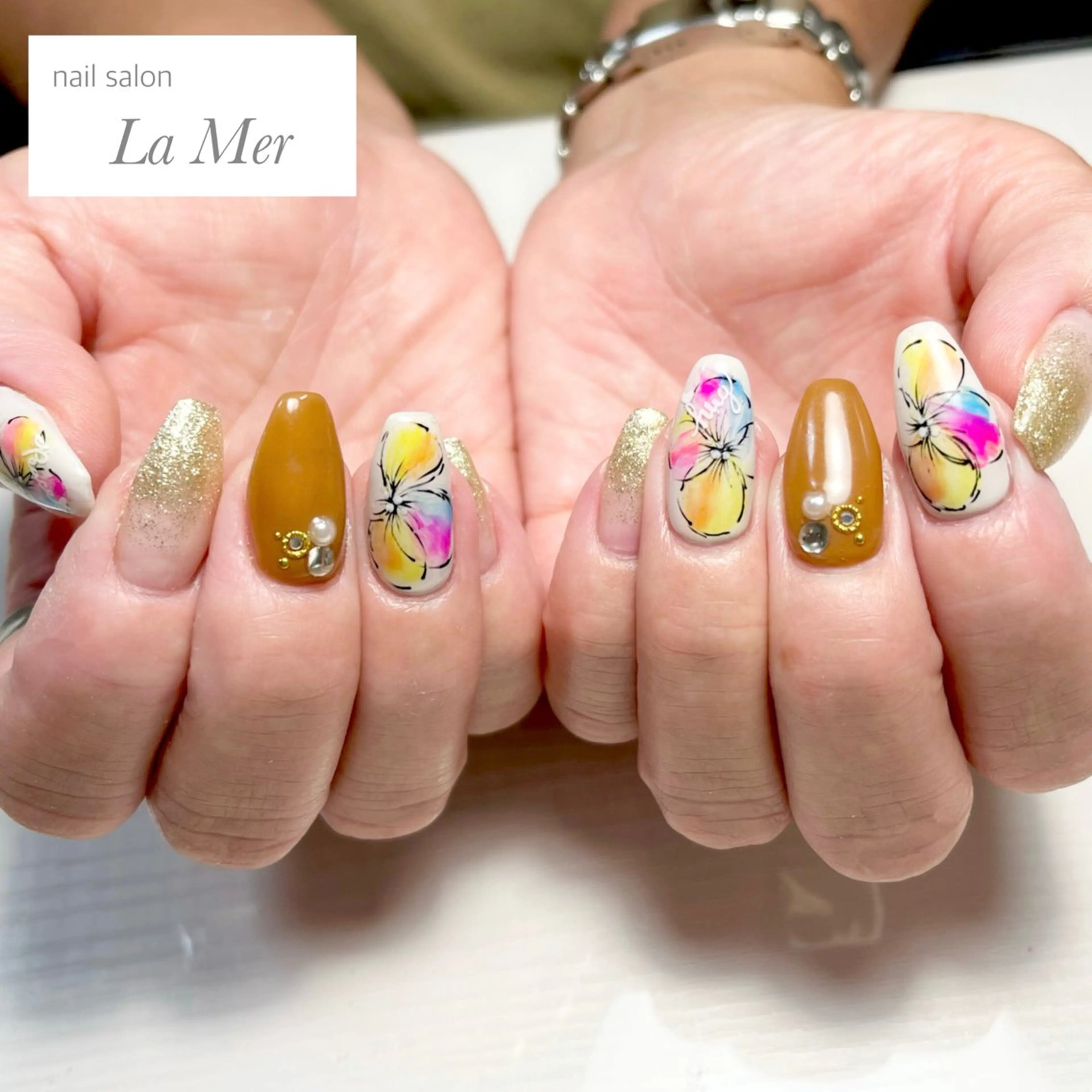 ネイル アートネイル ブラウン フラワーネイル ゴールド シルバー ハンドネイル nailsalon La Merのネイルデザイン