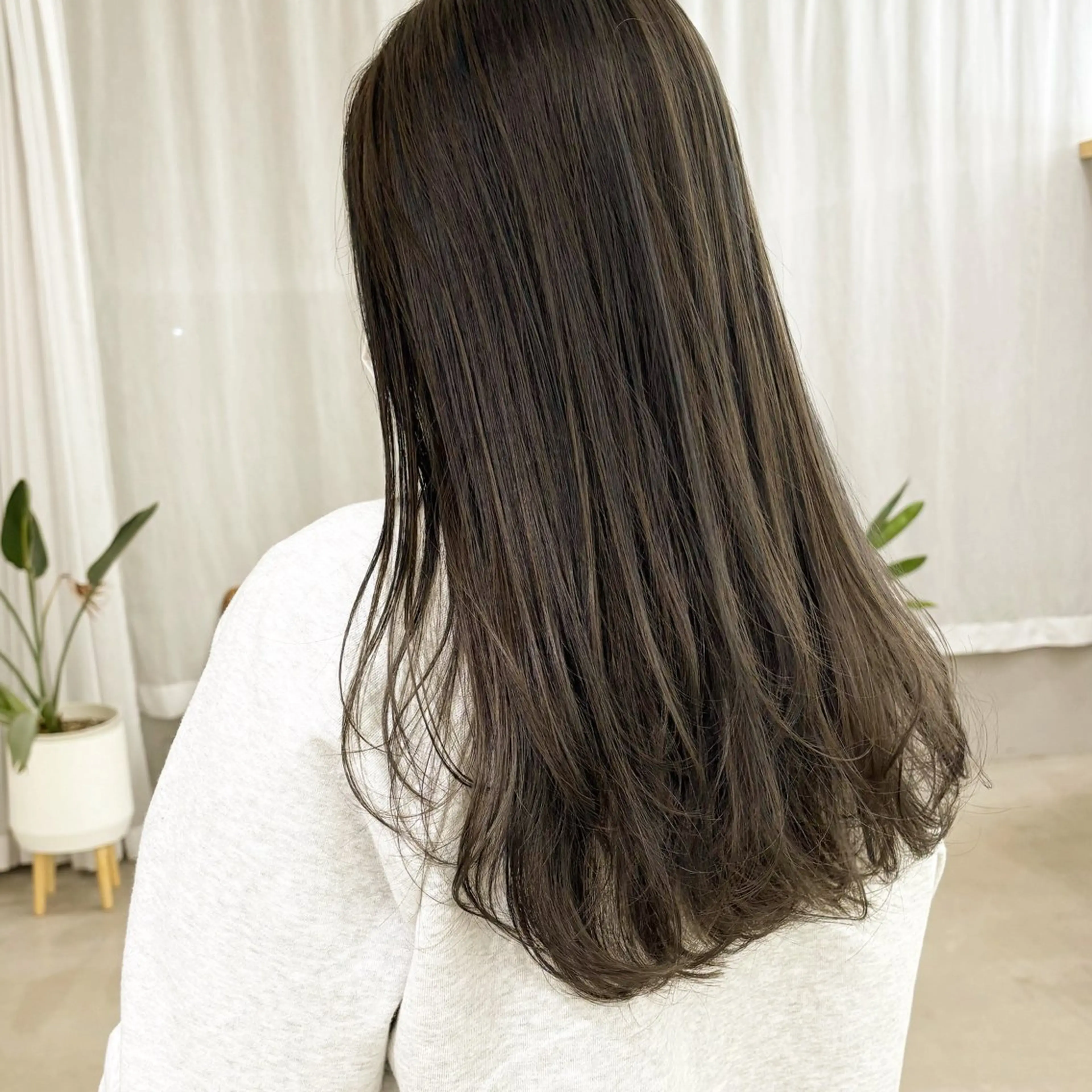 ロング 古畑 愛美のヘアスタイル