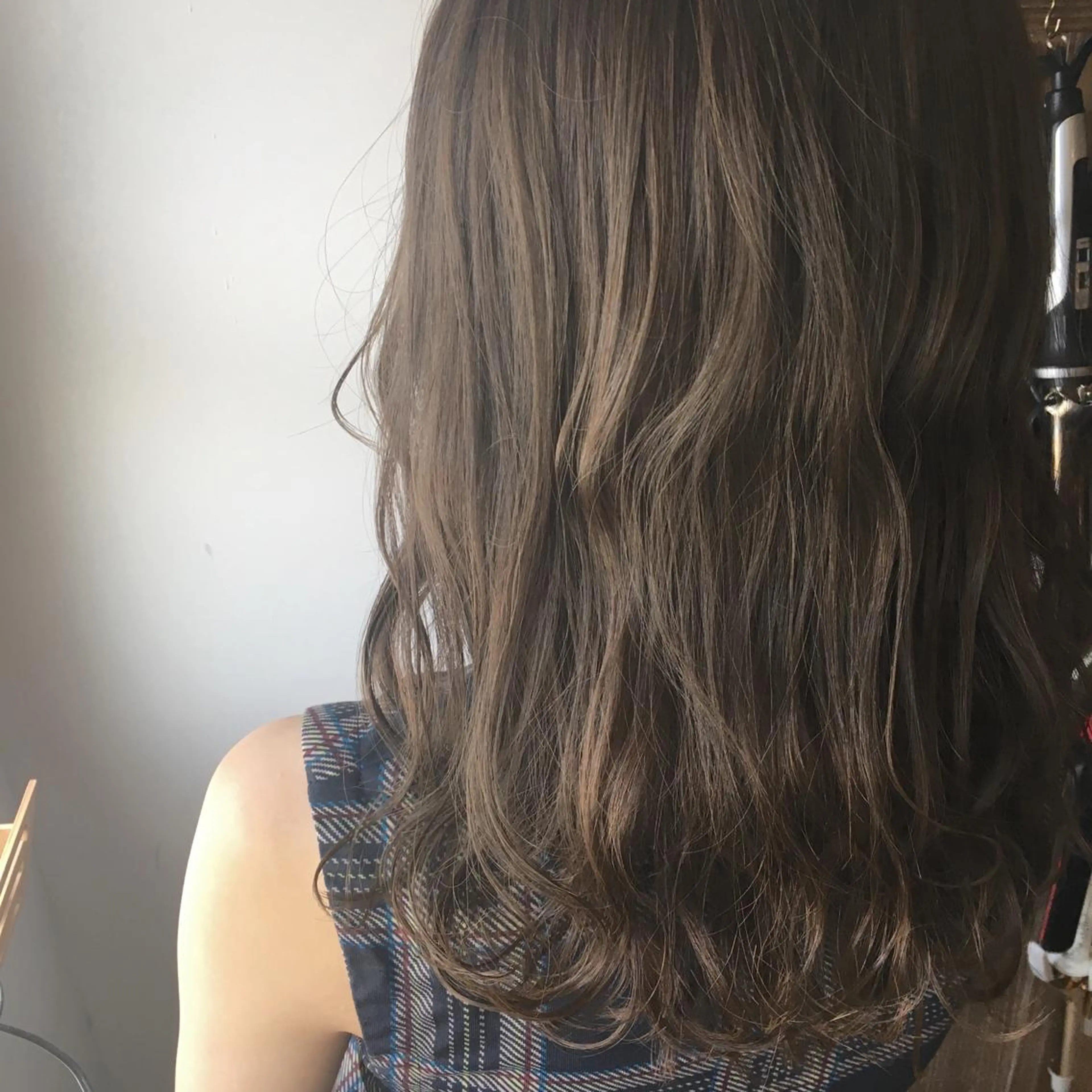 セミロング カラー パーマ アッシュ アッシュブラウン ブラウンカラー 透明感カラー イルミナカラー lafith hair dope所属・[外国人風カラー] 店長 田中健太のヘアスタイル