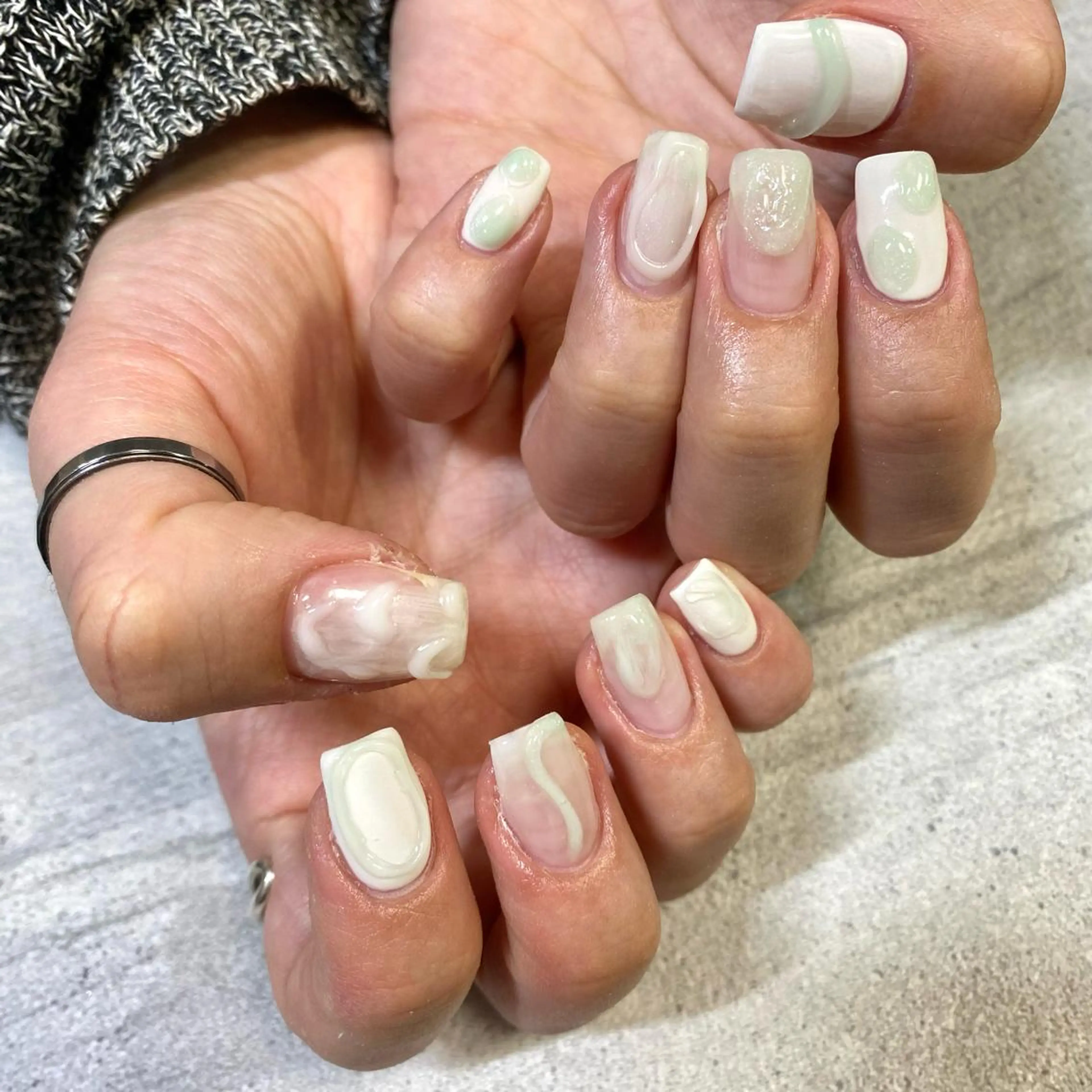 ショート カラー パーマ ヘアアレンジ メンズ キッズ ネイル マツエク・マツパ アイブロウ ニュアンスネイル ニュアンスパーマ 今福鶴見ネイル 8(ｴｲﾄ)のネイルデザイン