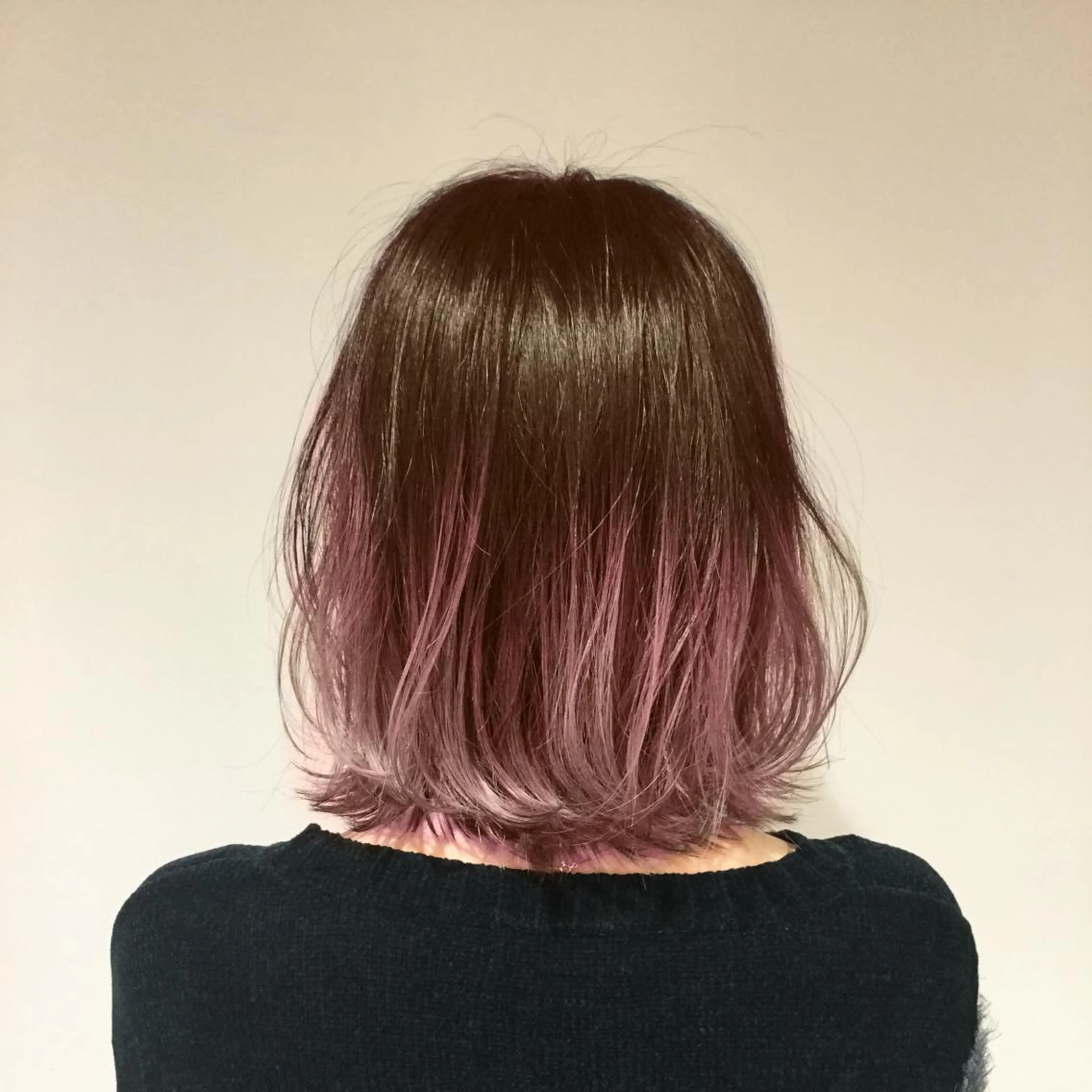 ミディアム カラー アッシュ アッシュグレー アッシュグレージュ バレイヤージュ ミストバング AMI Hair  supply所属・髪質改善カラー 韓国風レイヤーのヘアスタイル