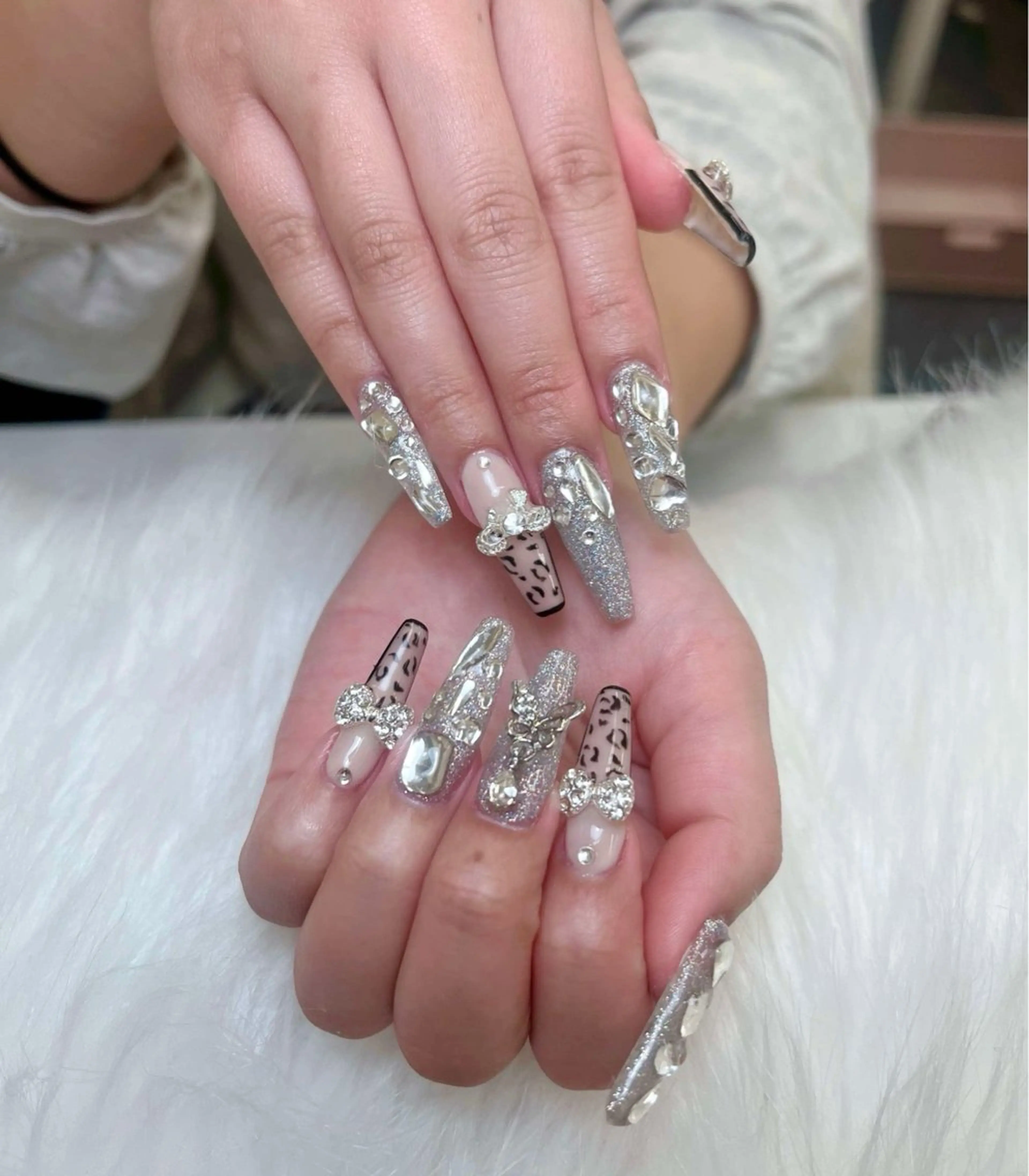 ネイル グラデーション キラキラネイル ワンカラーネイル 冬ネイル Jenn Nail Salonのネイルデザイン