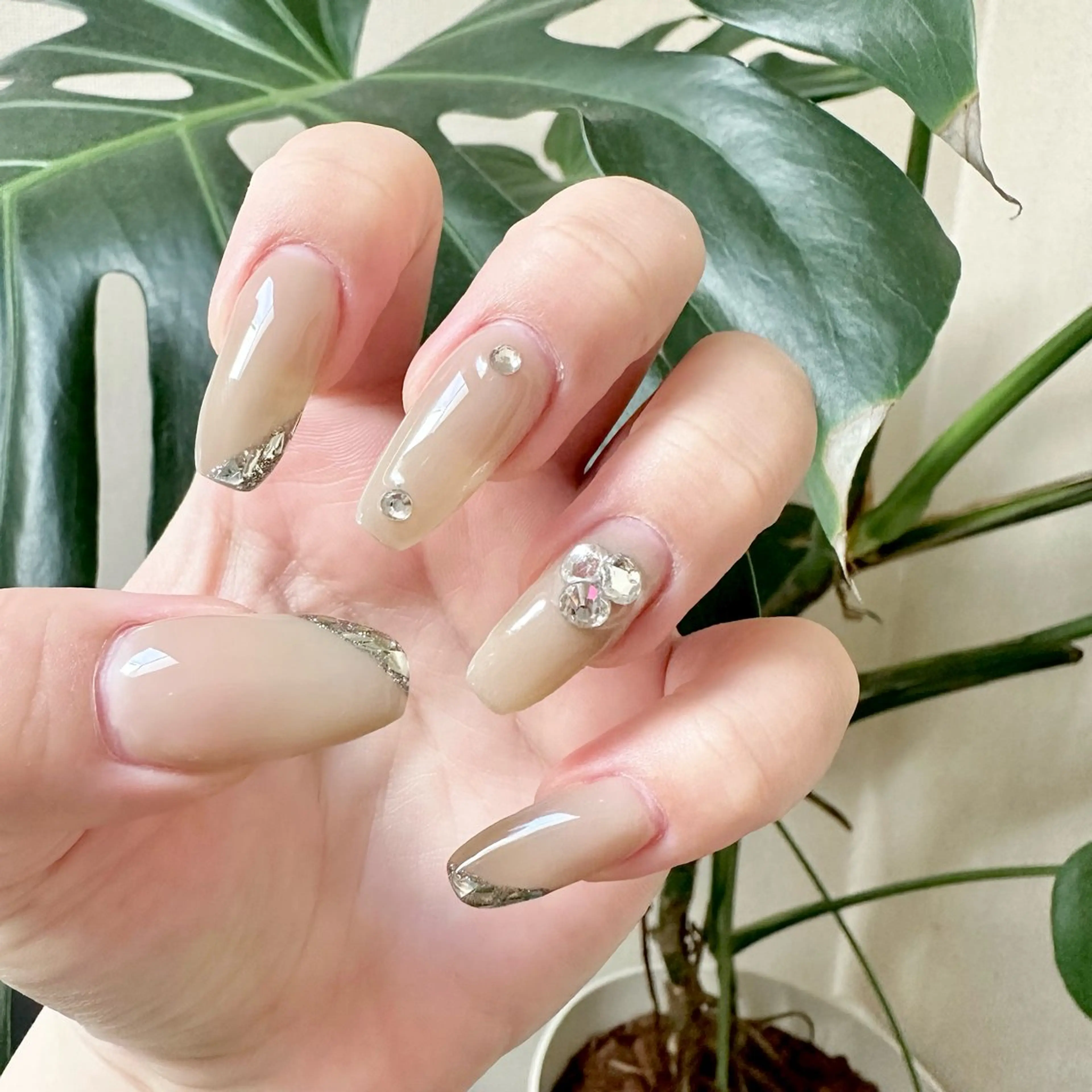 ネイル フレンチネイル ガラスフレンチ ハンドネイル LAUR Natsukiのネイルデザイン