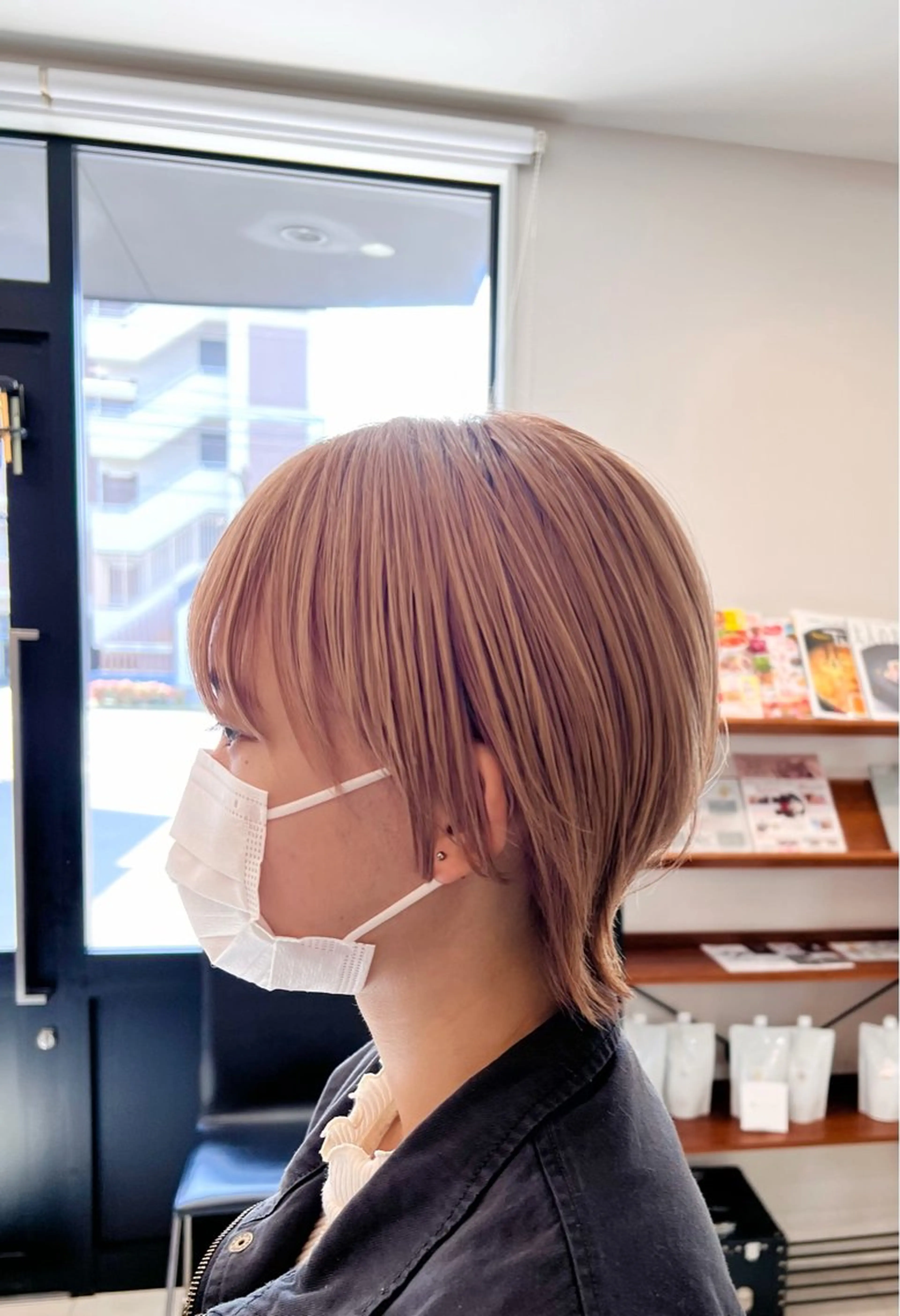 ショート カラー ベージュカラー ウルフカット カット 川久保 明輝のヘアスタイル