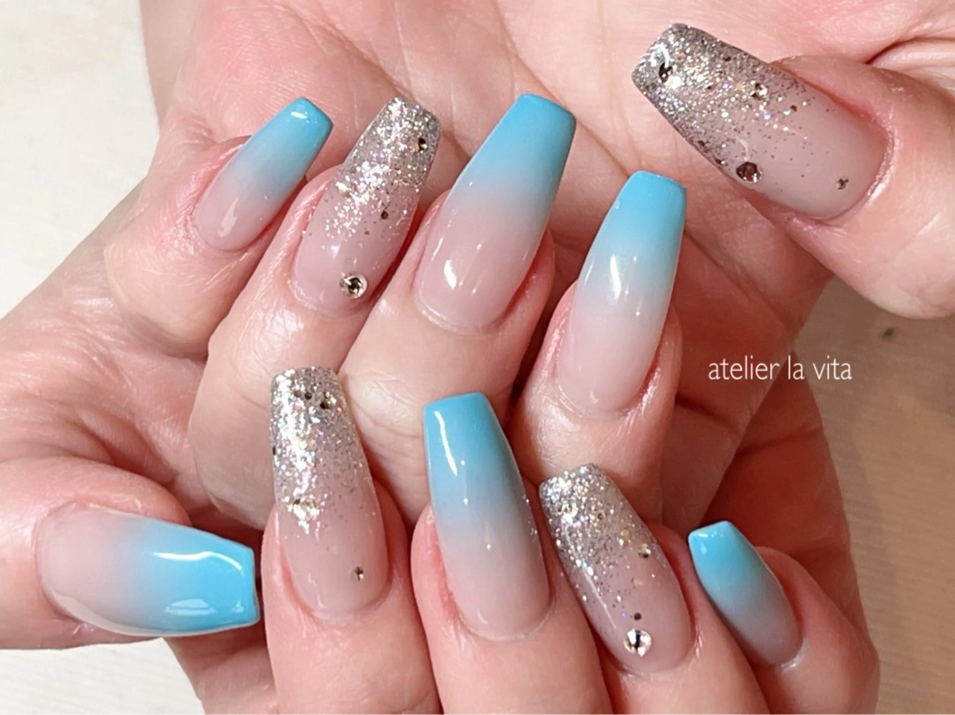 ネイル グラデーション 氷ネイル・うるうるネイル マグネットネイル メンズネイル ニュアンスネイル atelier la vita所属・lavita. mimuraのネイルデザイン