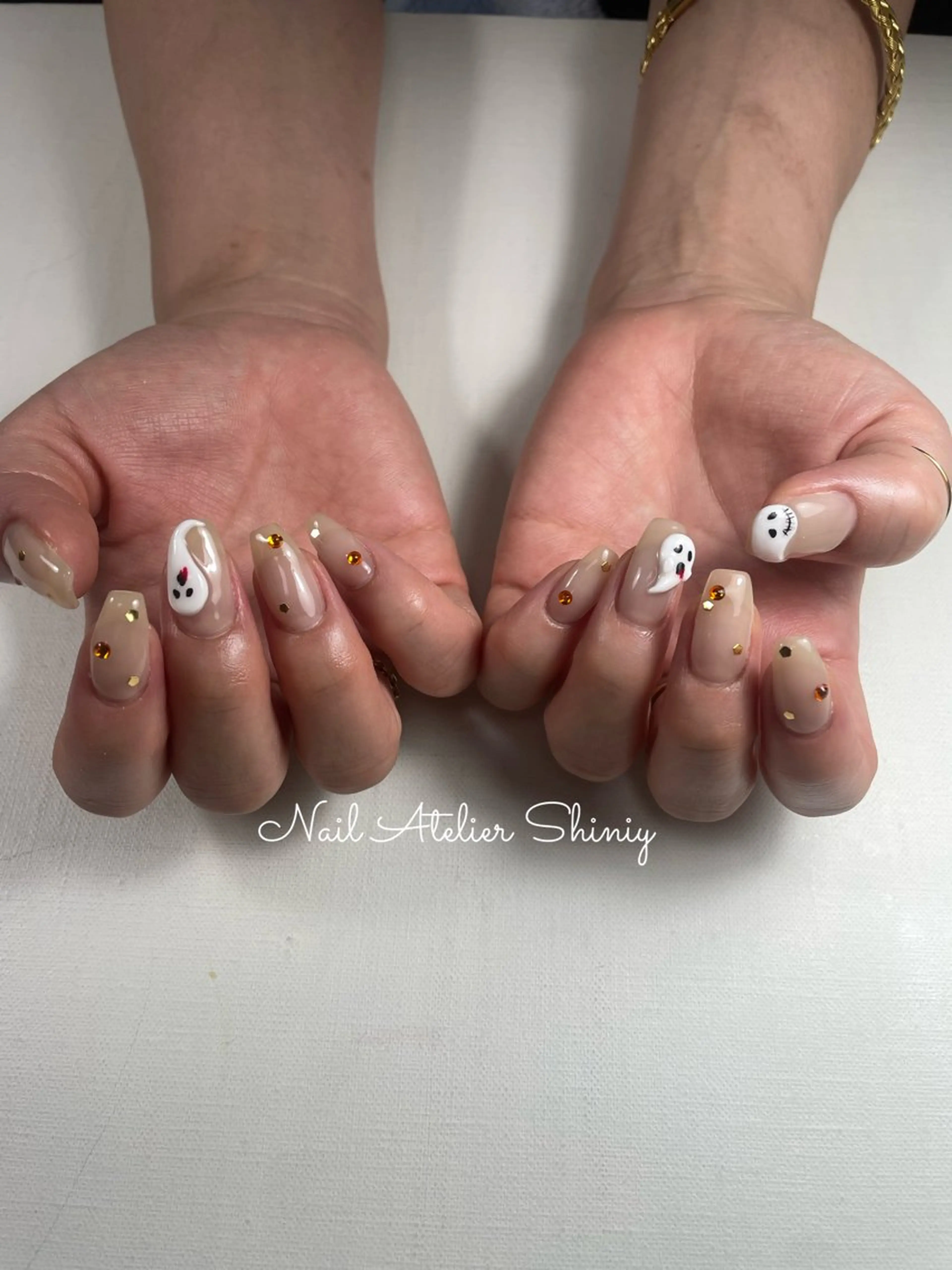 ネイル 持ち込み ワンカラーネイル ストーンネイル ネイル＆脱毛サロン ユイカのネイルデザイン