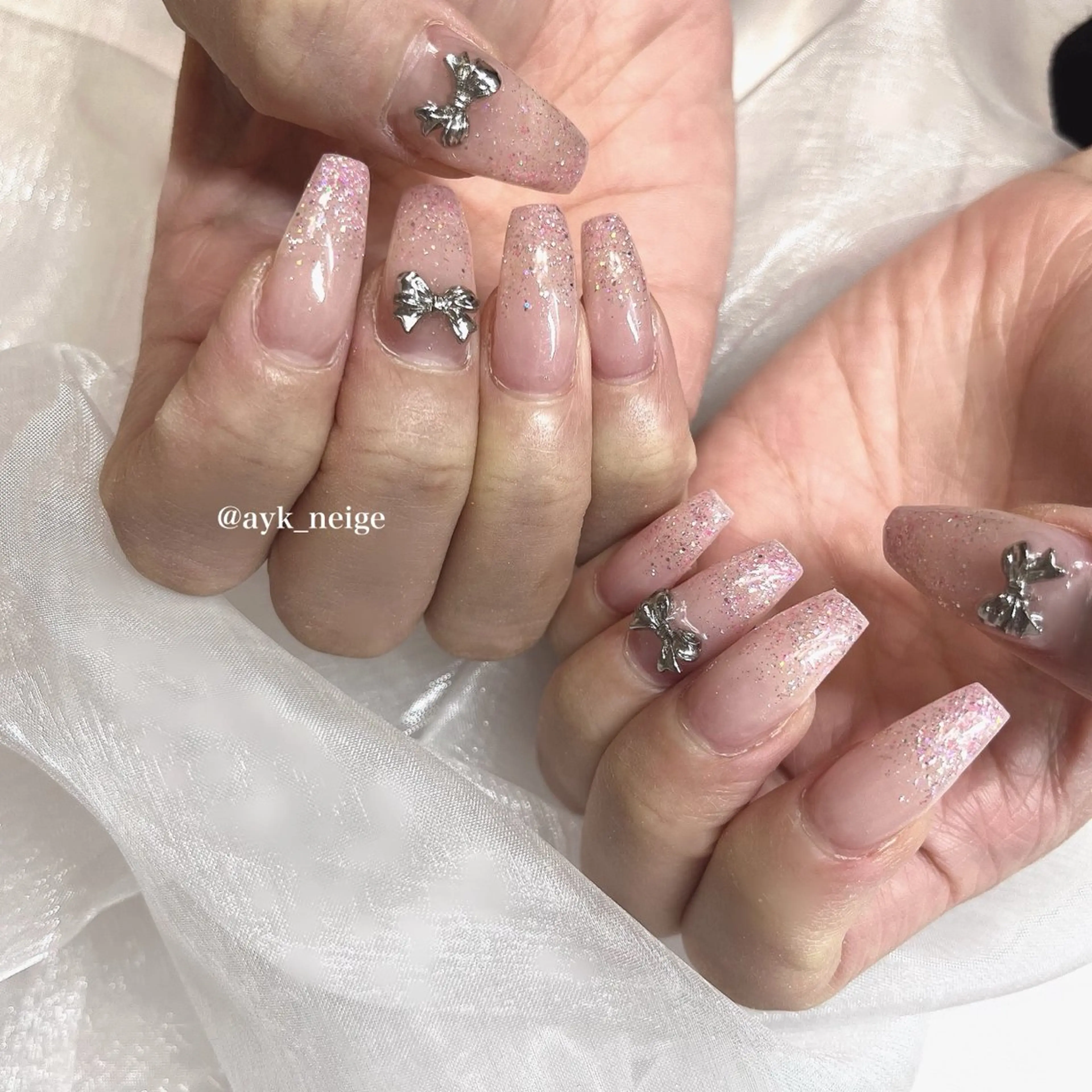 ネイル フットネイル キラキラネイル 韓国ネイル リボン n'eige nail所属・大谷 綾香のネイルデザイン