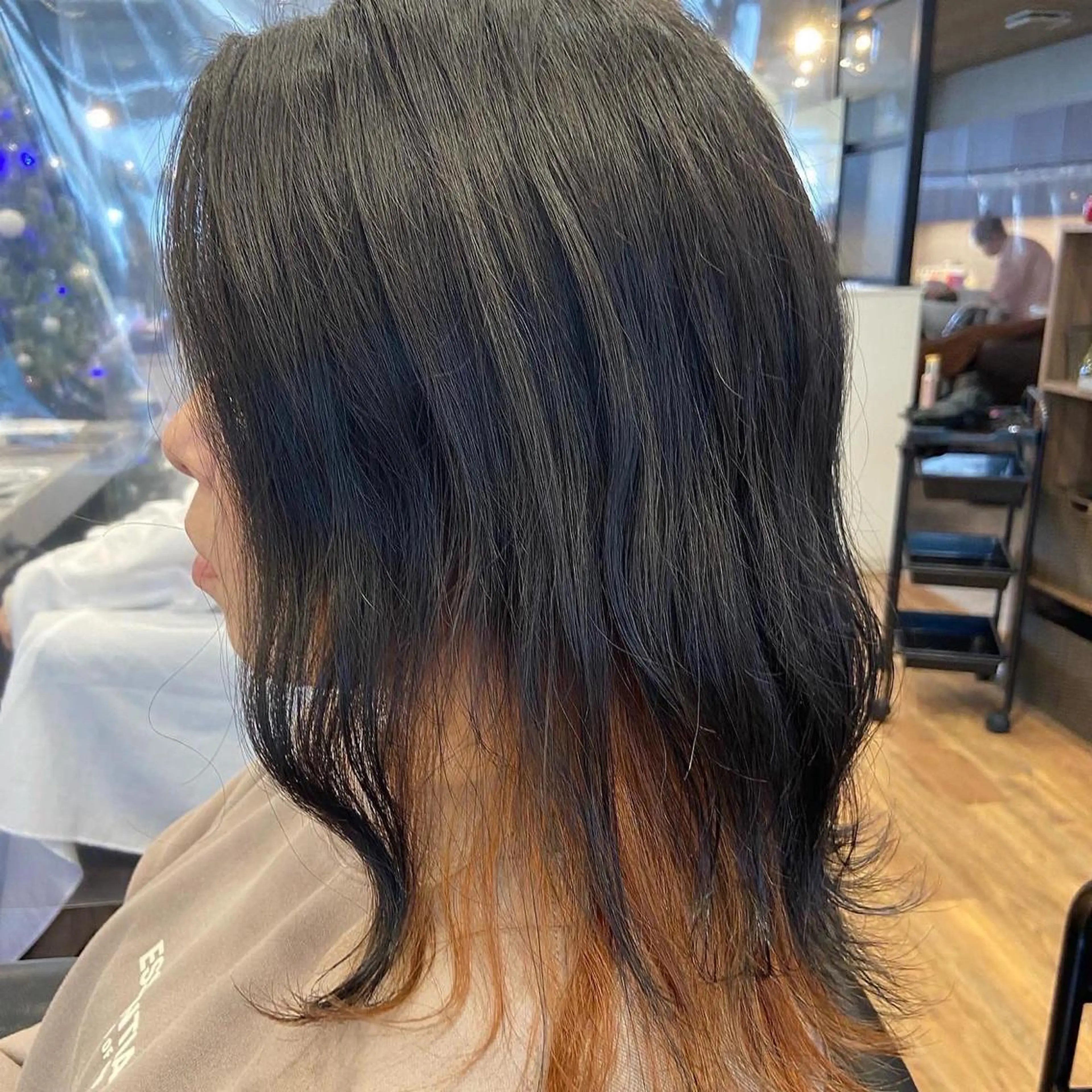 セミロング カラー ブリーチ インナーカラー オレンジ 美容しょうへいの店  西長岡所属・斎藤 舞香のヘアスタイル