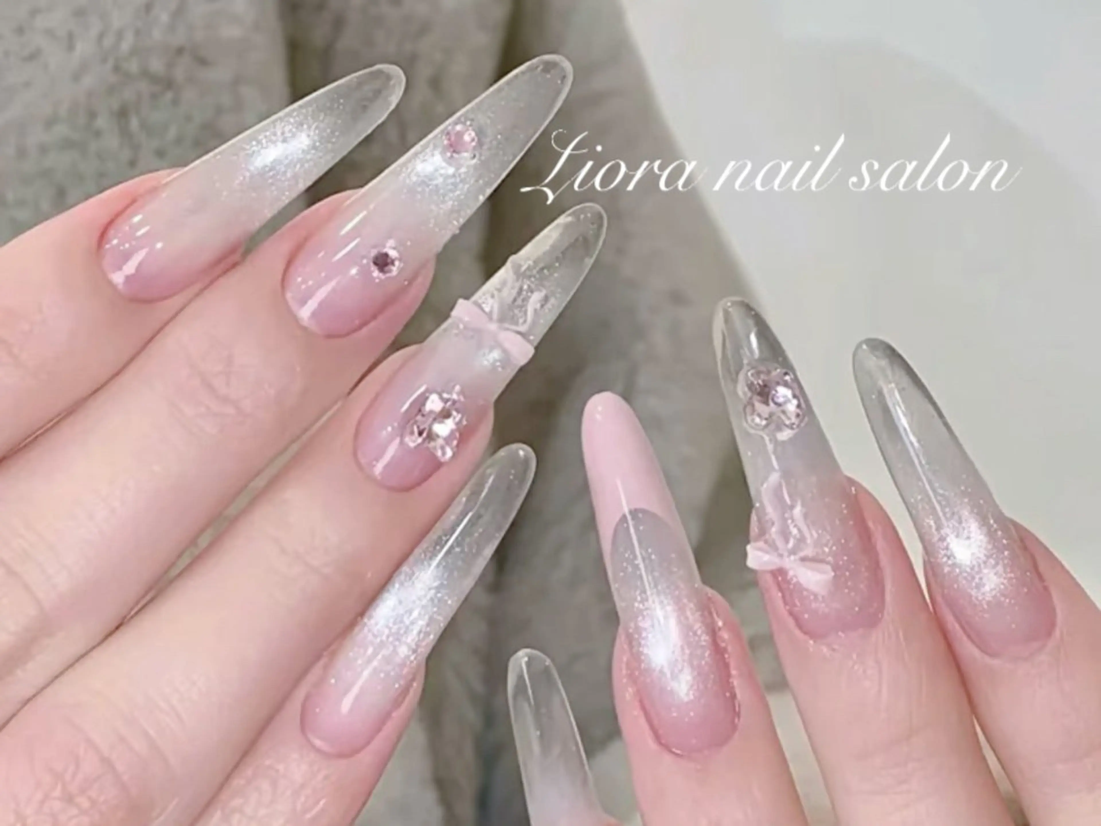 ネイル フレンチネイル ジェルネイル ガーリー グラデーション キラキラネイル ハンドネイル Liora nail 1のネイルデザイン