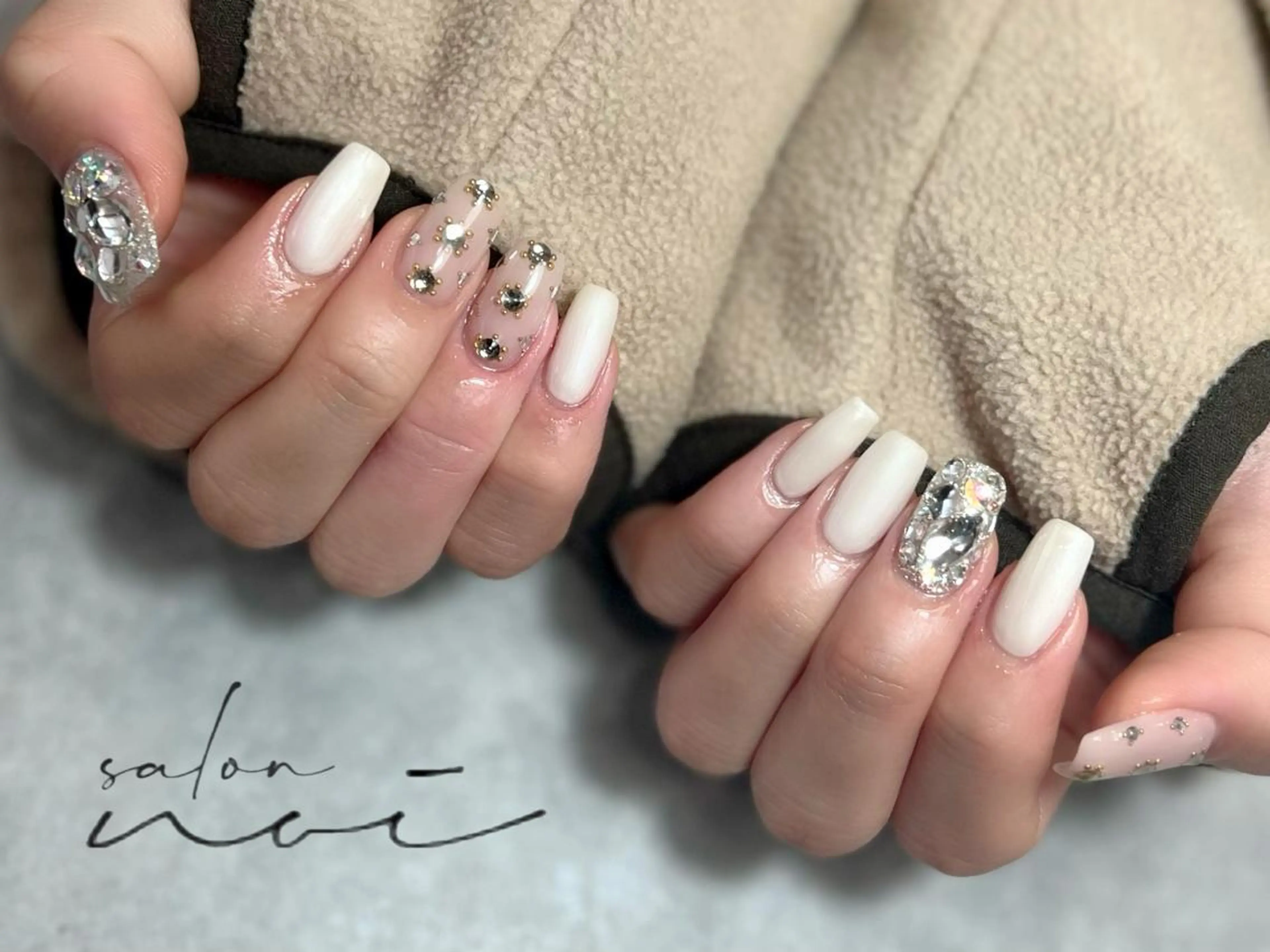 ネイル アートネイル ストーンネイル ハンドネイル salon noi所属・salon noiのネイルデザイン