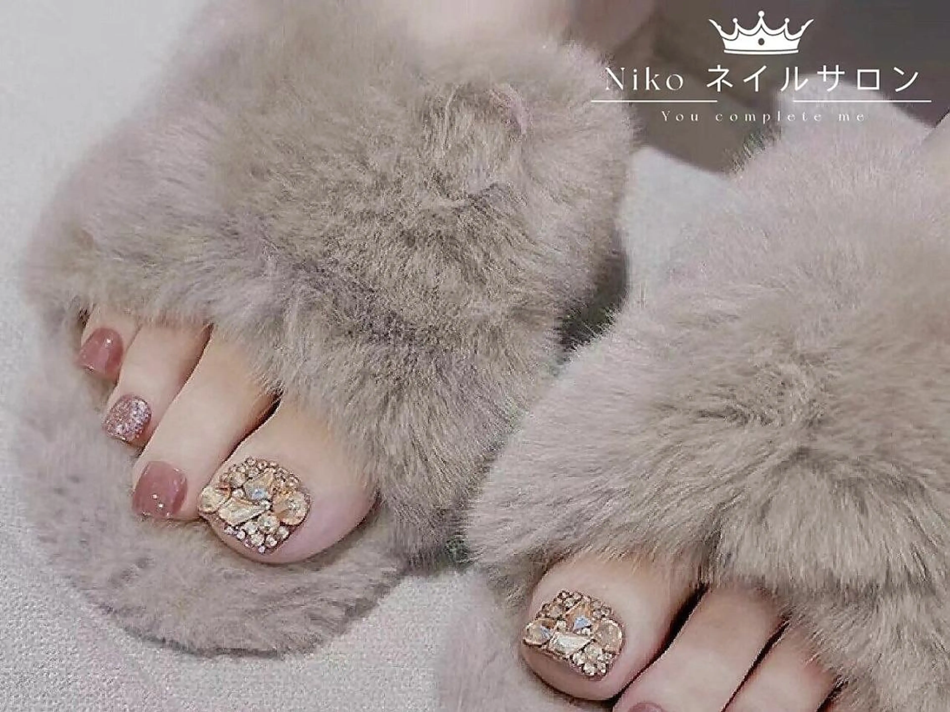 ネイル 長さ出し フットネイル フレンチネイル ジェルネイル ガラスフレンチ Niko ネイルサロン大宮店のネイルデザイン