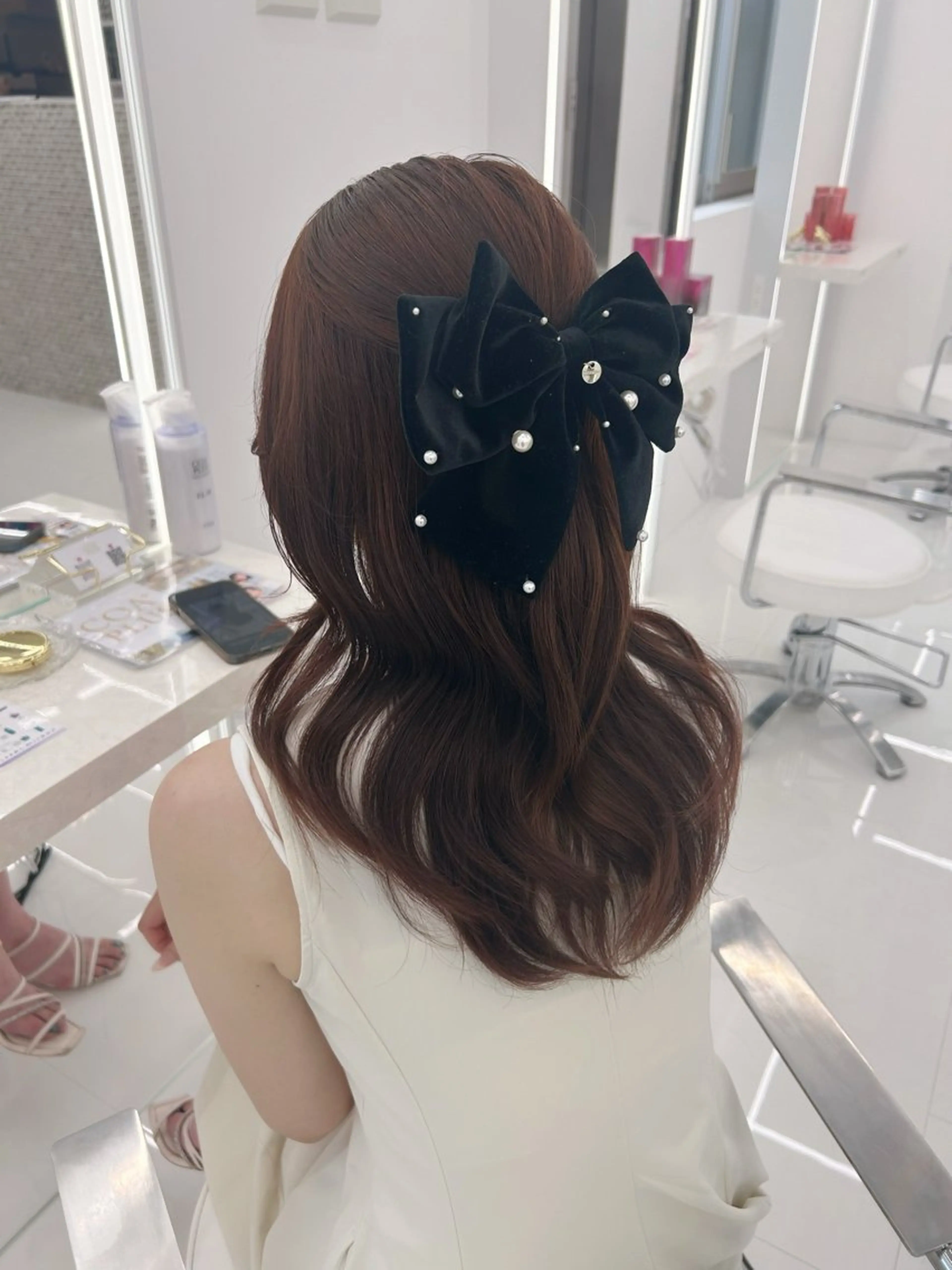 セミロング ヘアアレンジ くびれヘア 前髪/顔周り/透明感 艶カラーとどさんのヘアスタイル