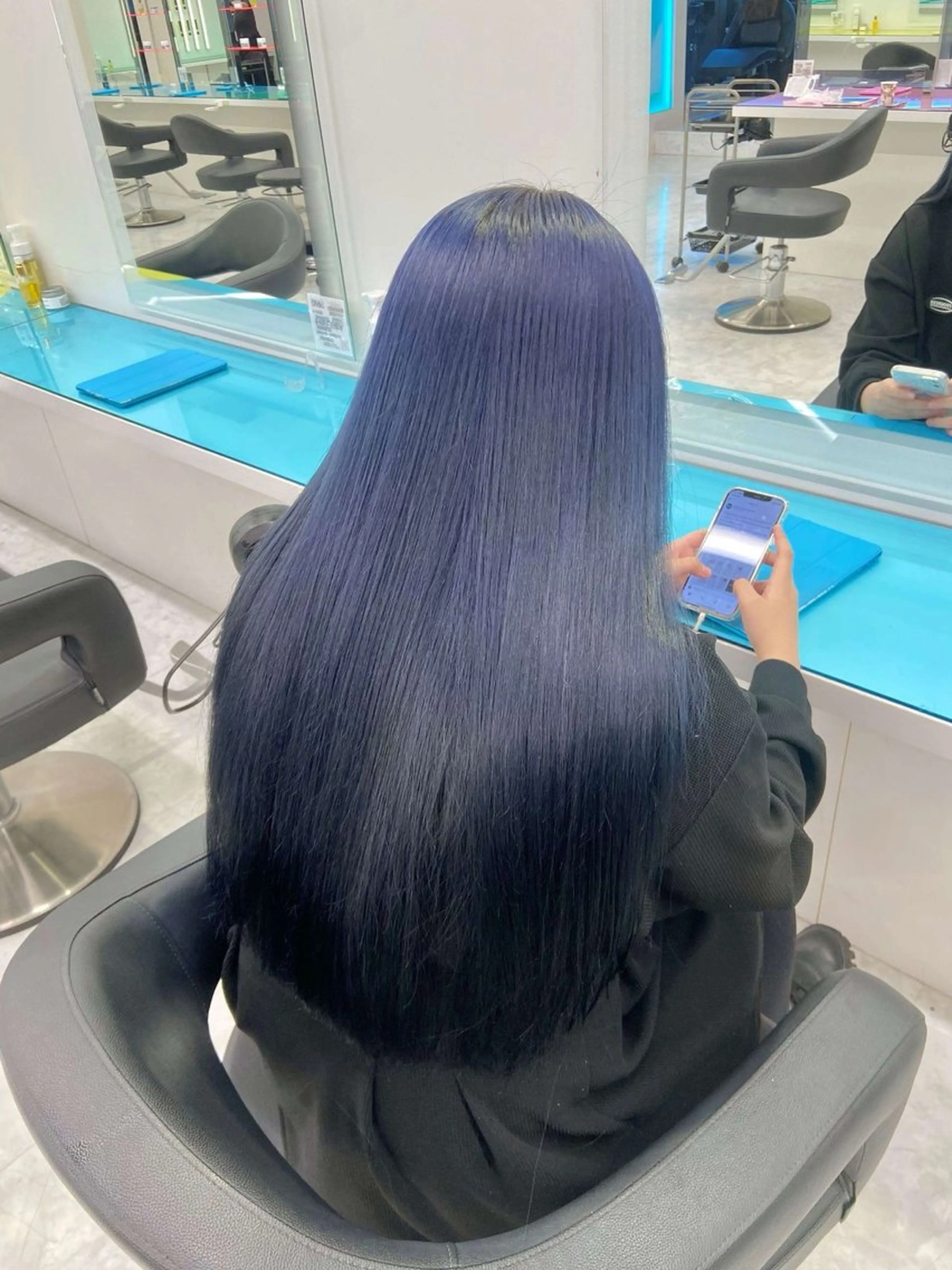 セミロング カラー ヘアアレンジ 🩵ダメージレス艶感 ハイトーン🩷のヘアスタイル