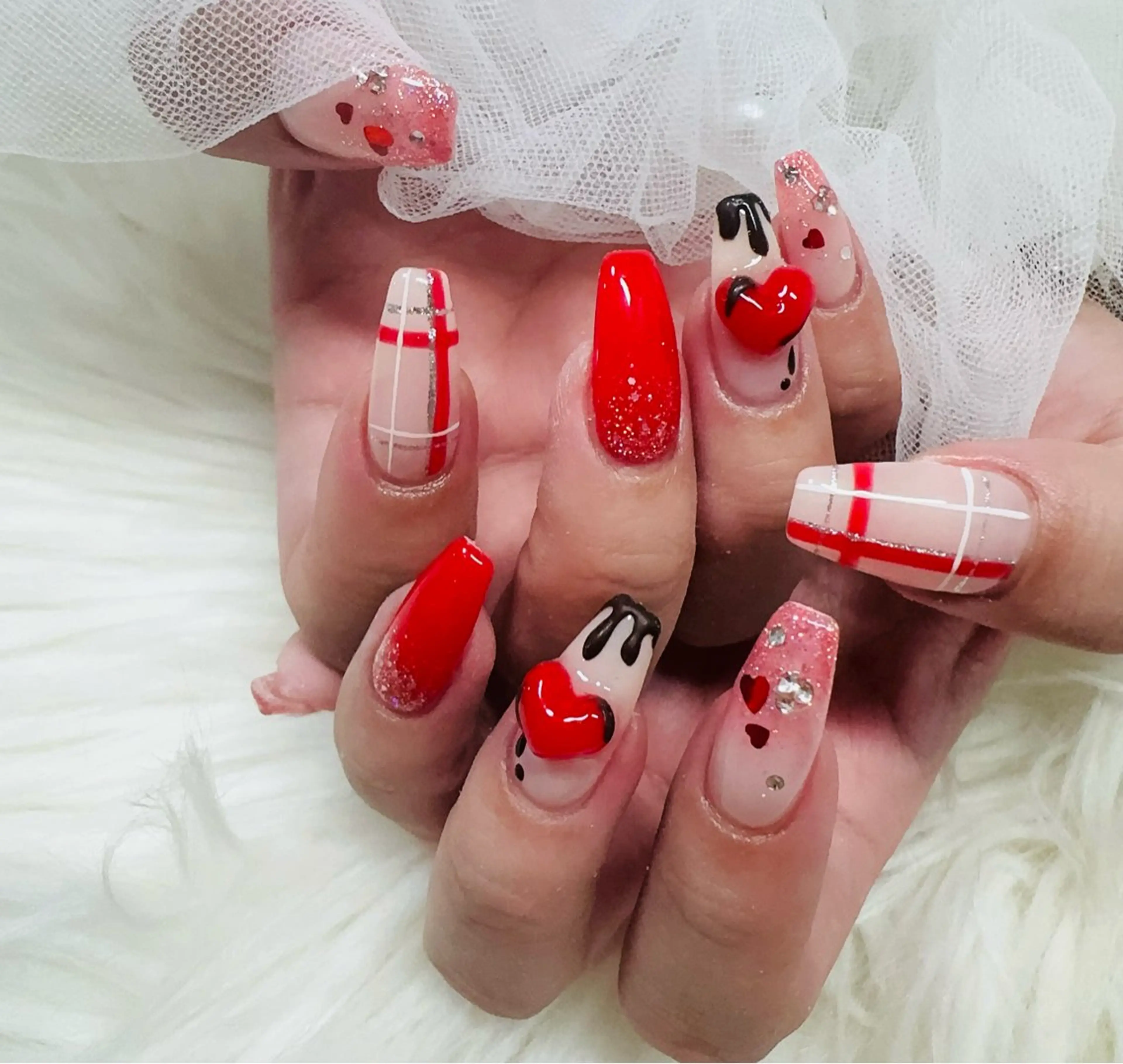 ネイル バレンタイン ハンドネイル ＆ME ネイルサロンのネイルデザイン