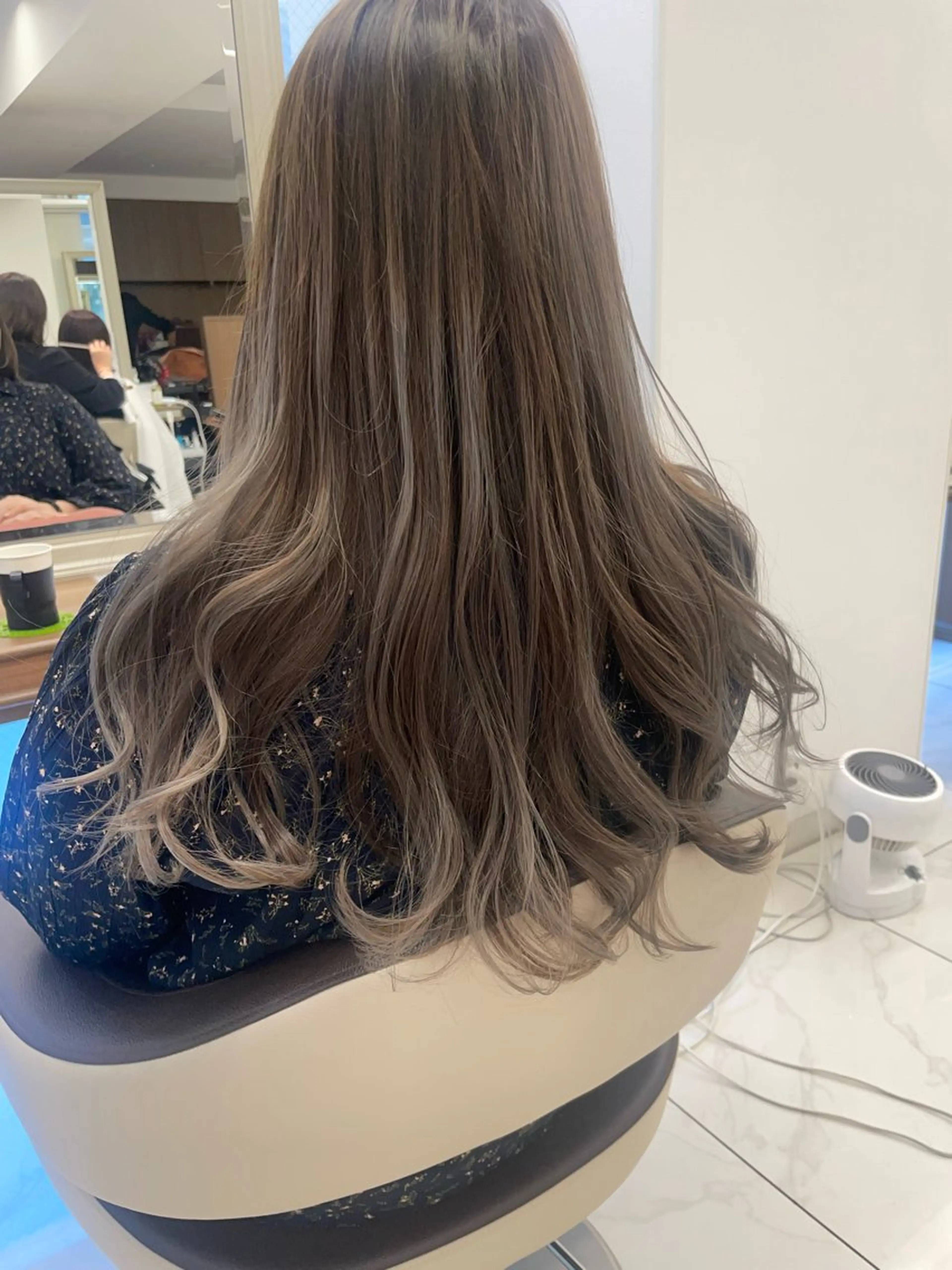 ロング カラー アッシュ ベージュカラー ハイライトカラー ハイライト ヘアカラー 福島成美/髪質改善 縮毛矯正/カラーのヘアスタイル