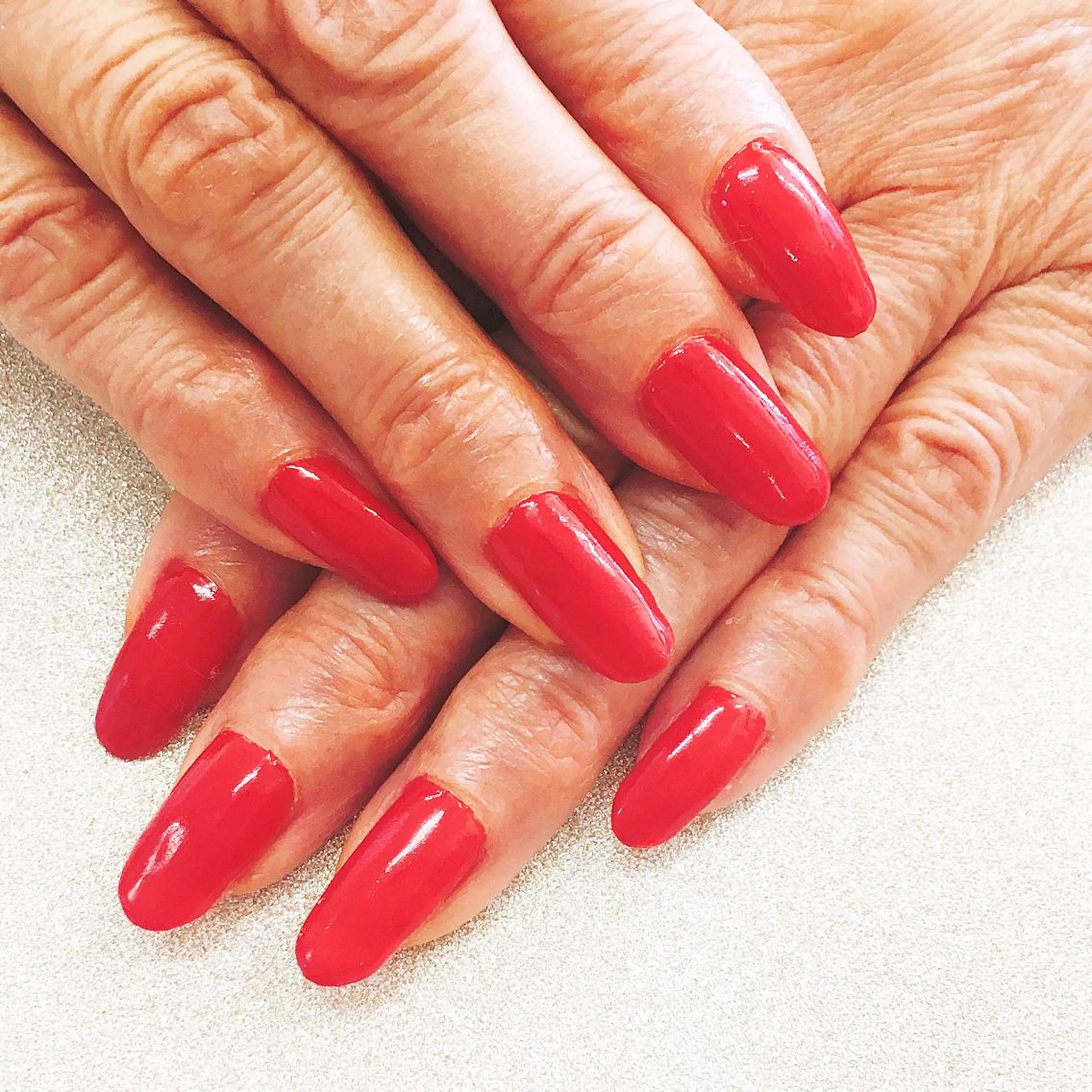 ネイル ワンカラーネイル 赤色 nailsalon vanilla.のネイルデザイン