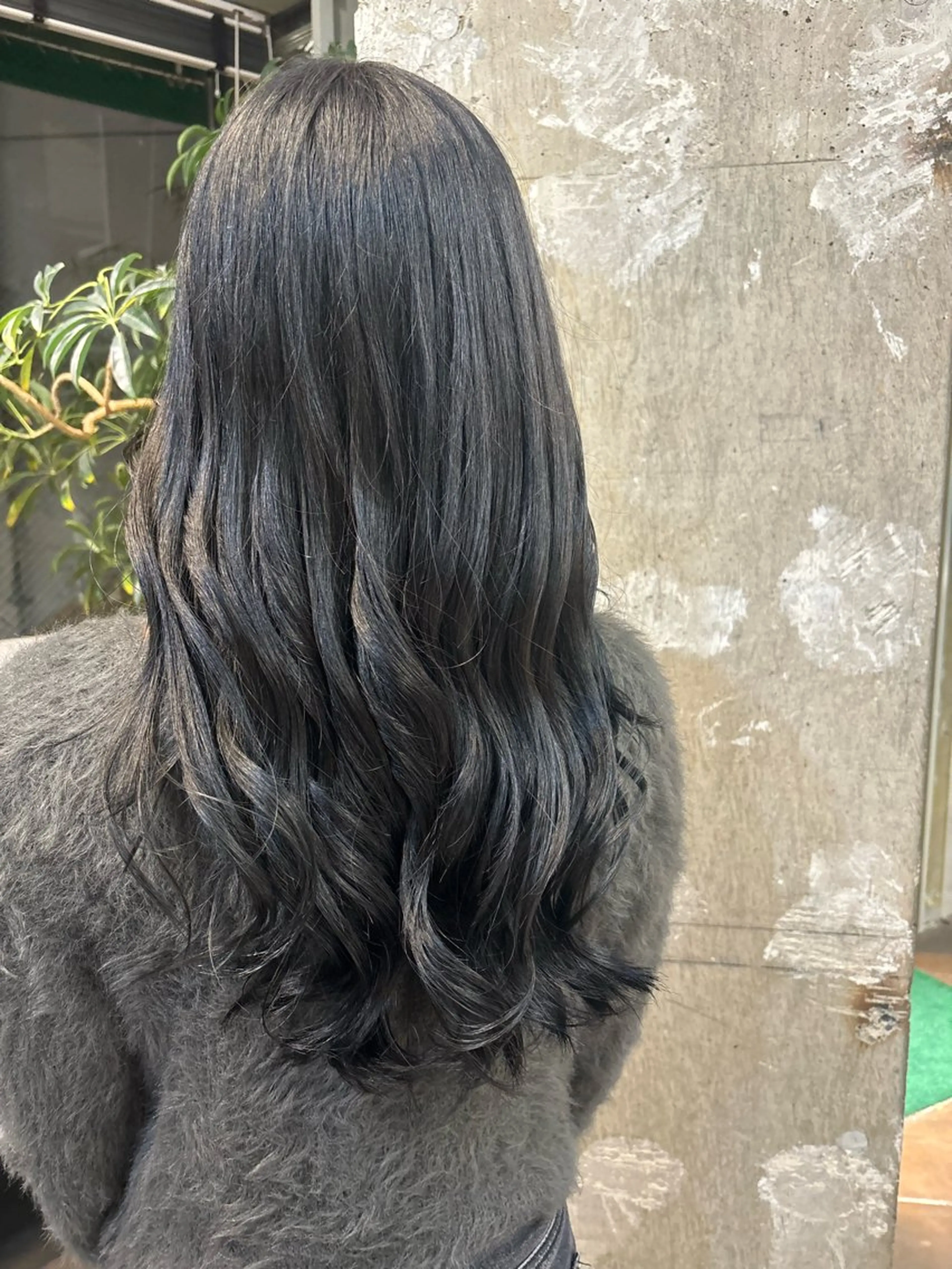 ロング カラー 黒髪 ブルーカラー ブルーブラック パーマ、ストレート 🫧ちひろ🫧のヘアスタイル