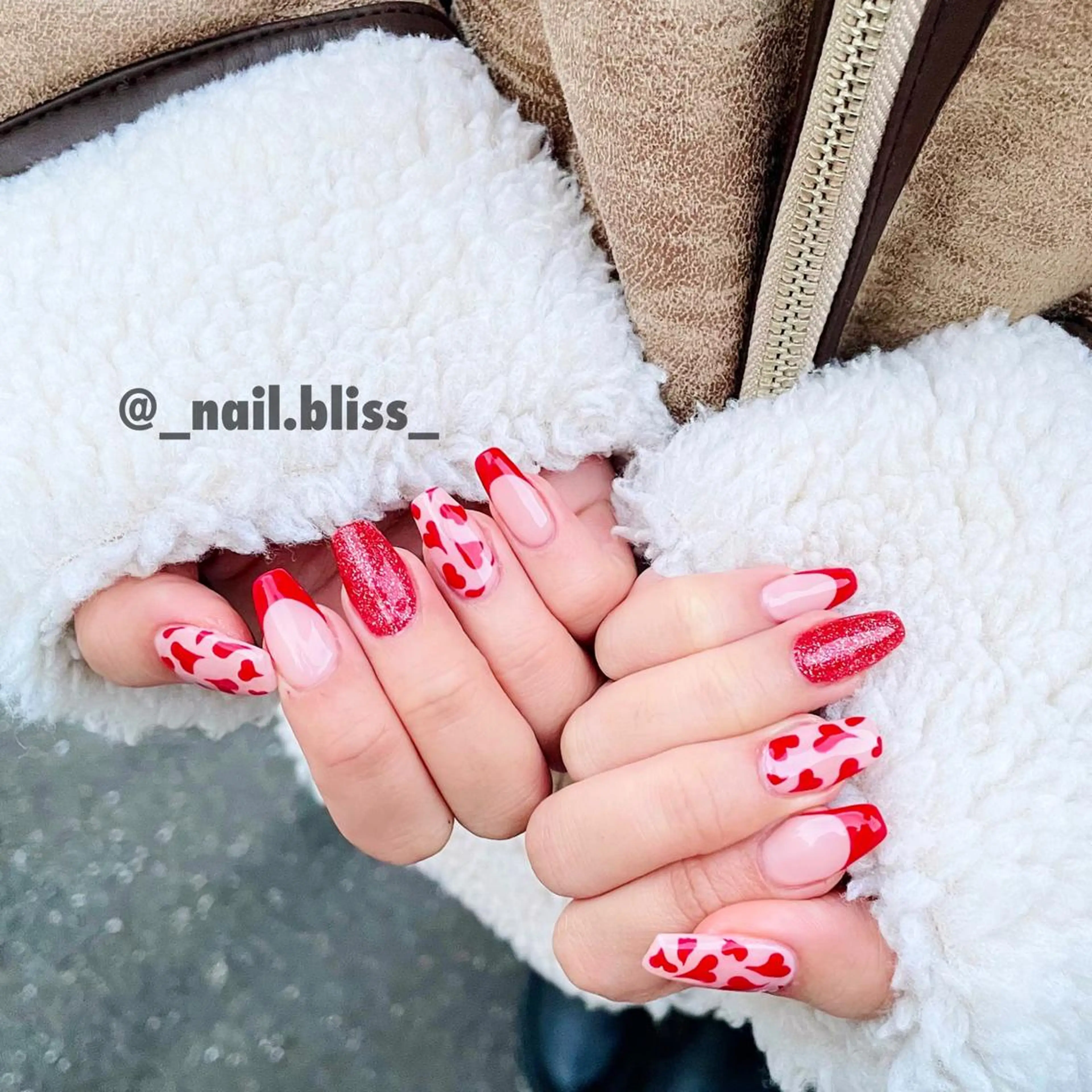 ネイル フレンチネイル ハート ハンドネイル NAIL BLISSのネイルデザイン