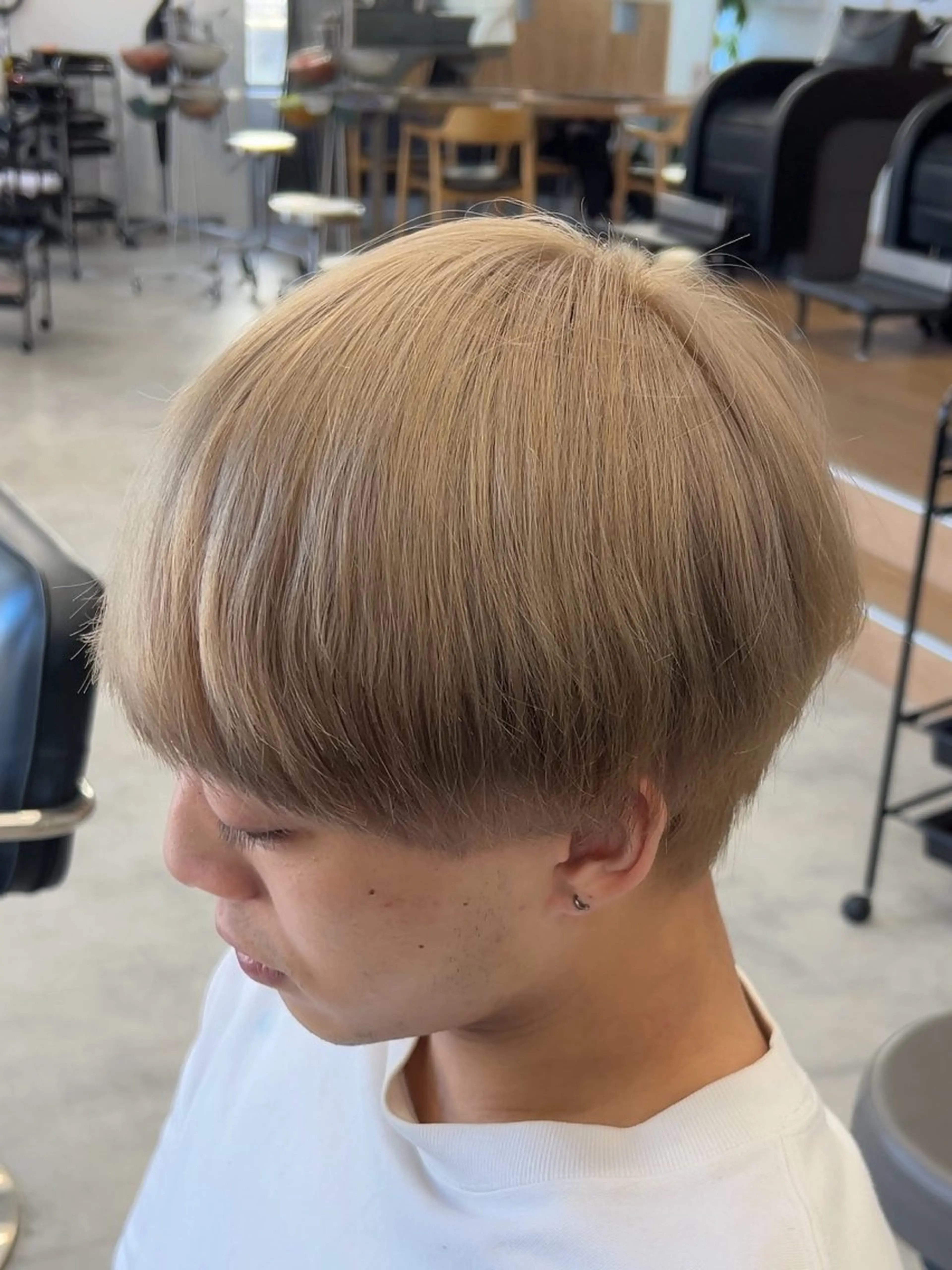 ショート カラー メンズ メンズブリーチ ベージュカラー ブリーチ ブロンド ミルクティーベージュ カット ヘアカラー メンズパーマ/ 新潟駅/佐藤裕のヘアスタイル