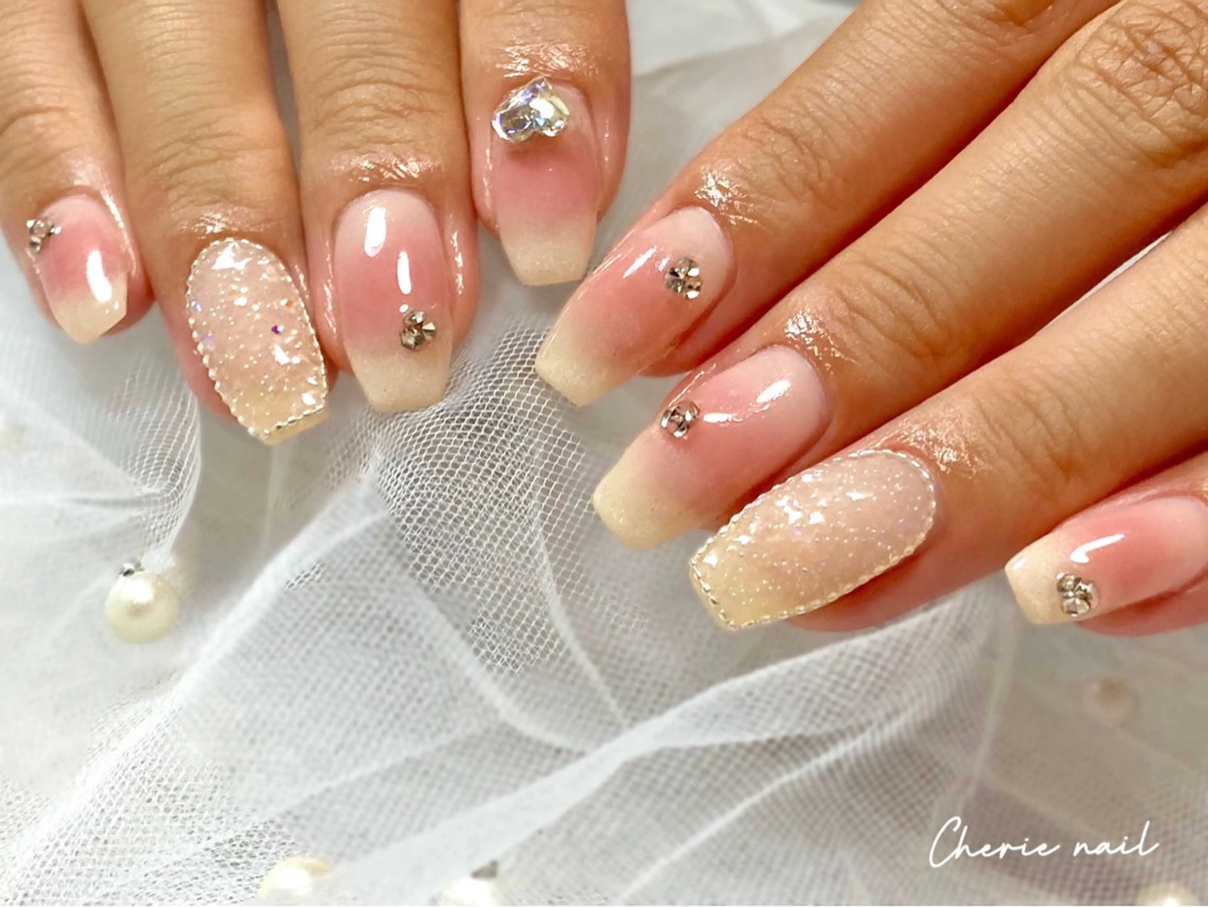 ネイル チークネイル ジェルネイル キラキラネイル ピンク ワンホンネイル ハンドネイル Cherienail yunaのネイルデザイン