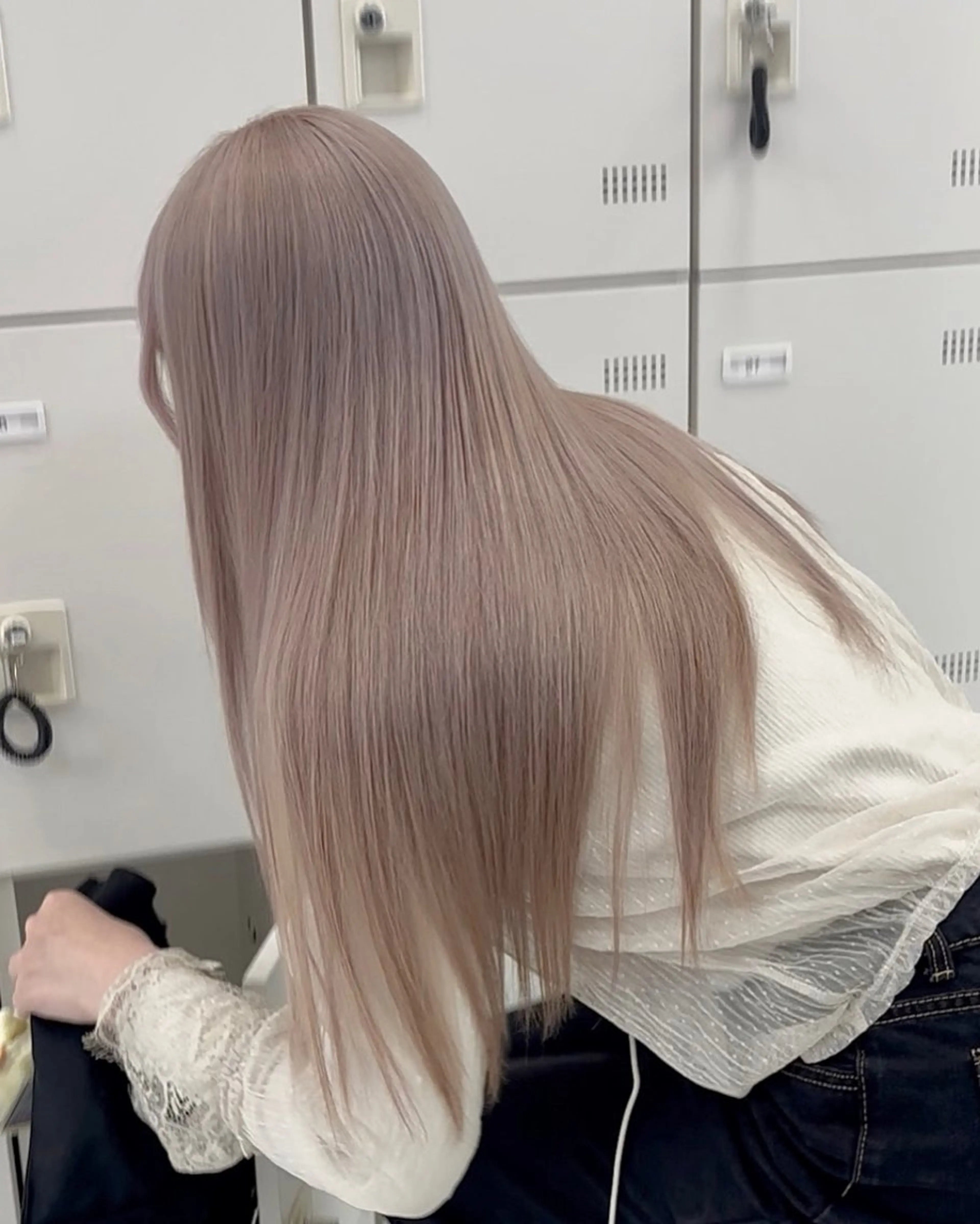 ロング カラー 🖤ハイトーン× レイヤー🖤SARAのヘアスタイル