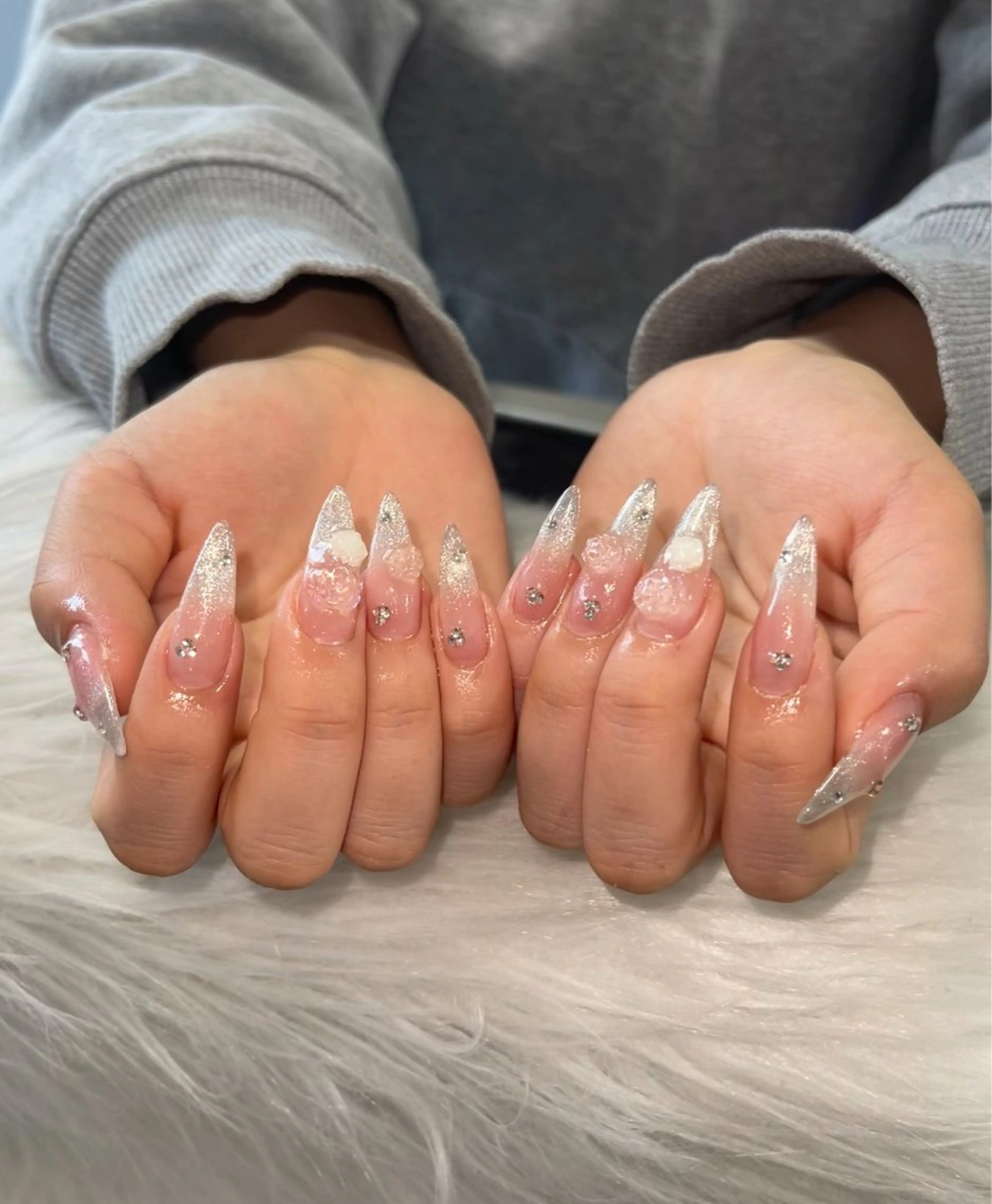 ネイル オーロラネイル クリアネイル 成人式 フラッシュネイル ジェルネイル ハンドネイル Amee Nail Salonのネイルデザイン