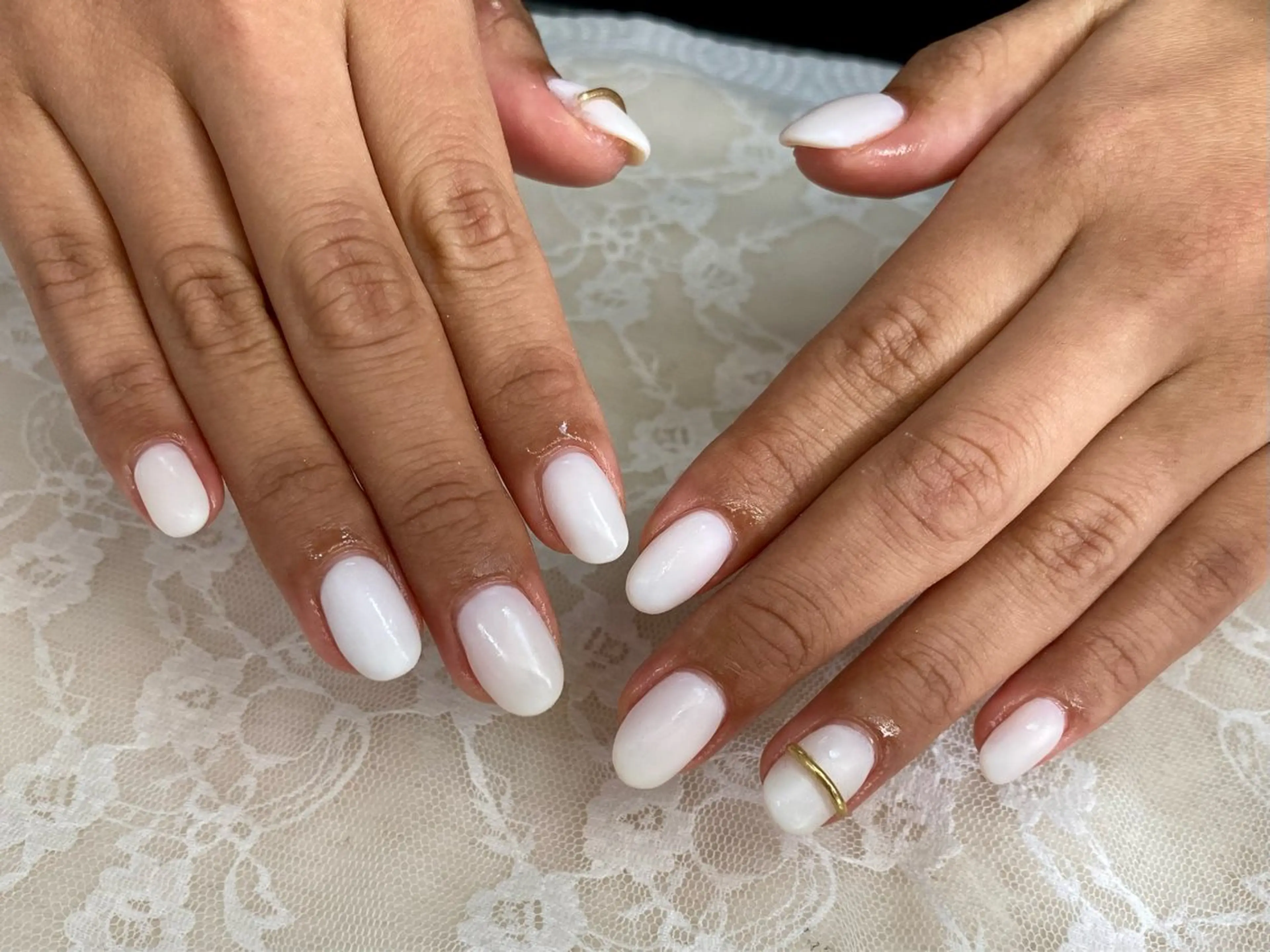 ネイル マットネイル ホワイト ハンドネイル ハンドケア 心斎橋Salon Epokkuのネイルデザイン