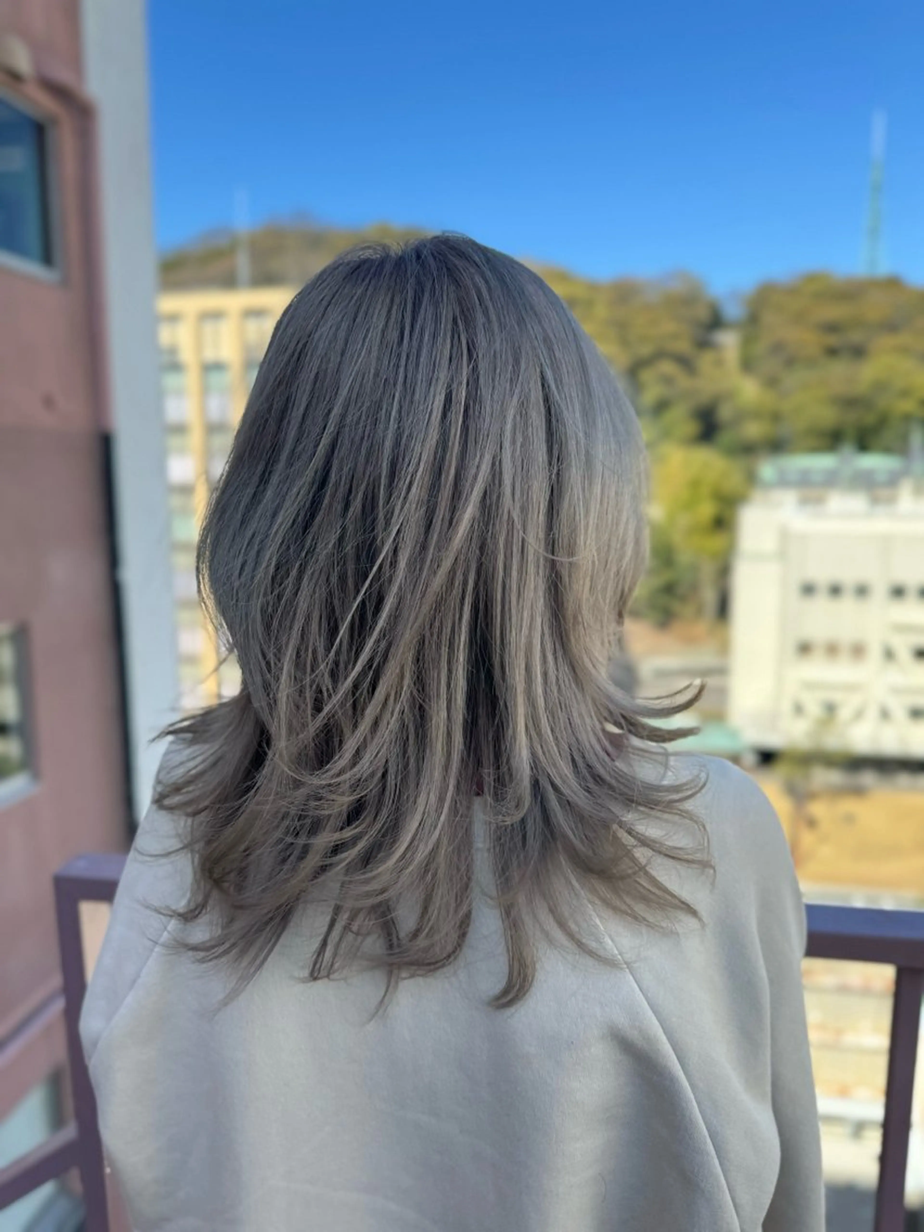 セミロング カラー グレージュ シルバー シルバーグレージュ ヘアカラー Viage （ビアージュ）のヘアスタイル