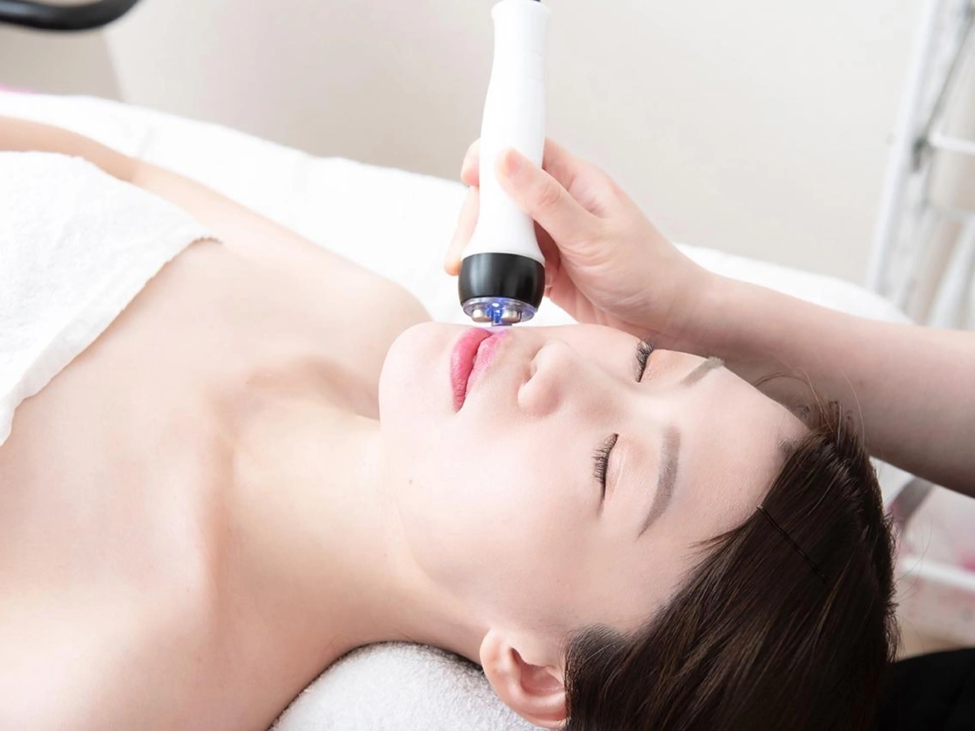 【乾燥肌・シミケア】ハイパーナイフ×生コラ×MC2X銅ペプチド導入×小顔コルギ60分の写真