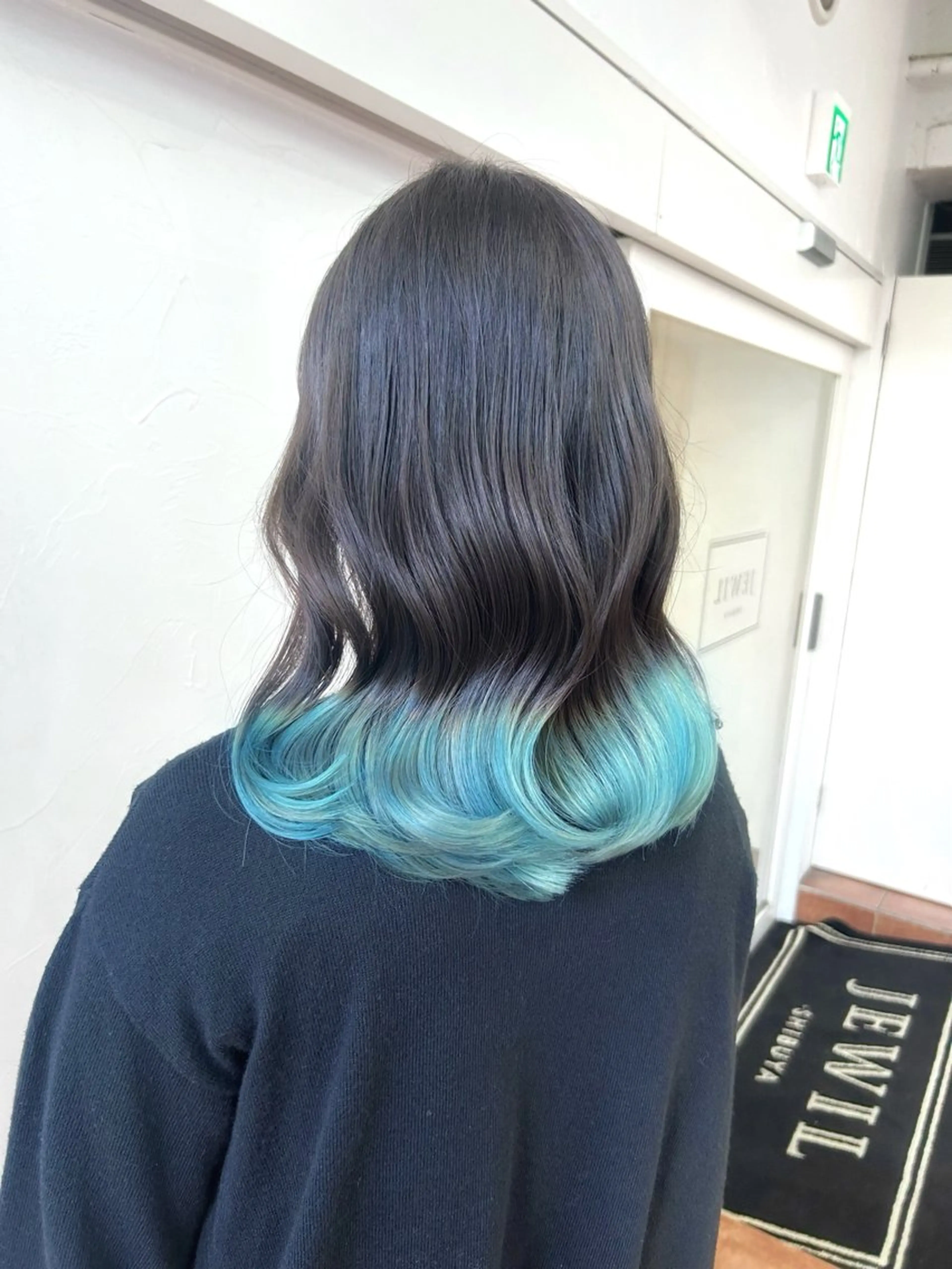 ロング カラー ブリーチ JEWIL SHIBUYAのヘアスタイル