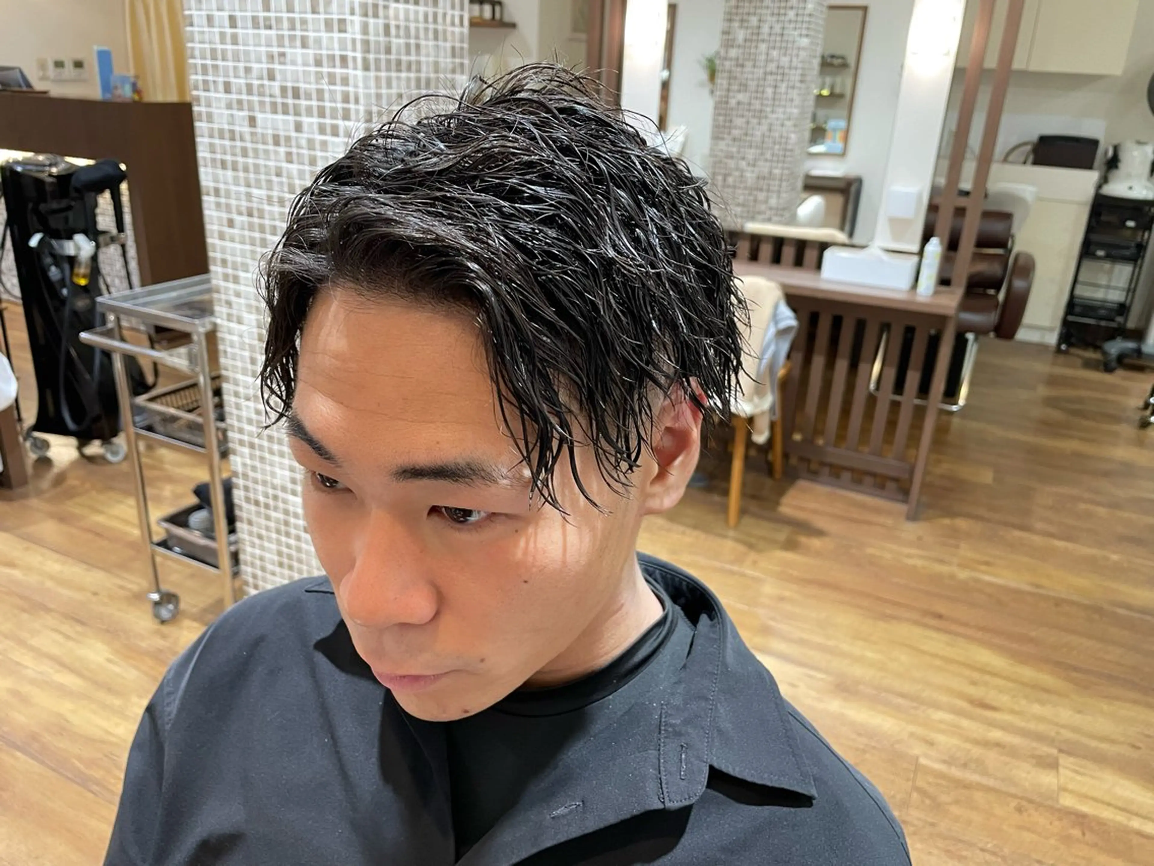 ショート パーマ メンズ 絹村 健人のヘアスタイル