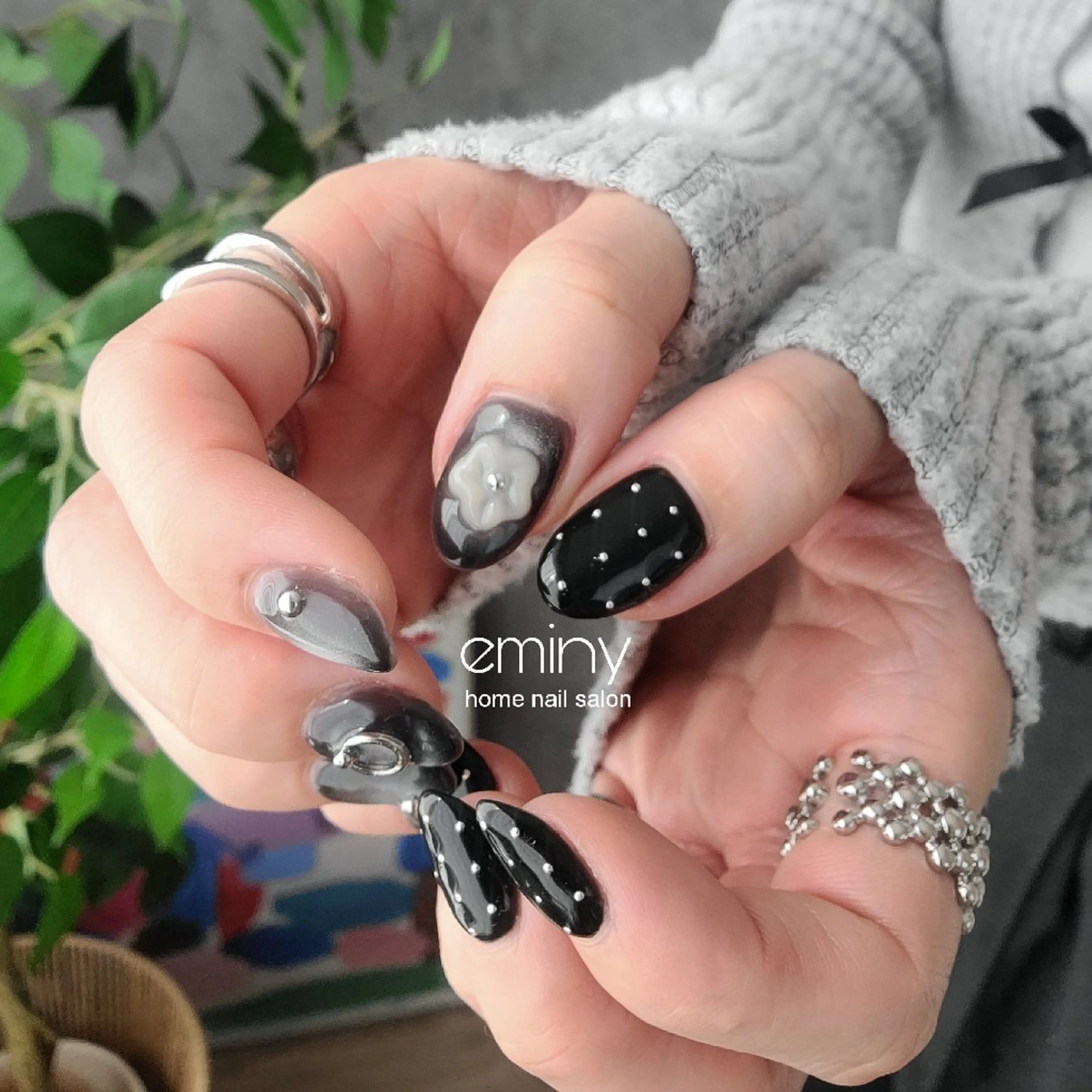 ネイル ジェルネイル 韓国ネイル マグネットネイル シルバー 春ネイル ハンドネイル nail salon  eminyのネイルデザイン