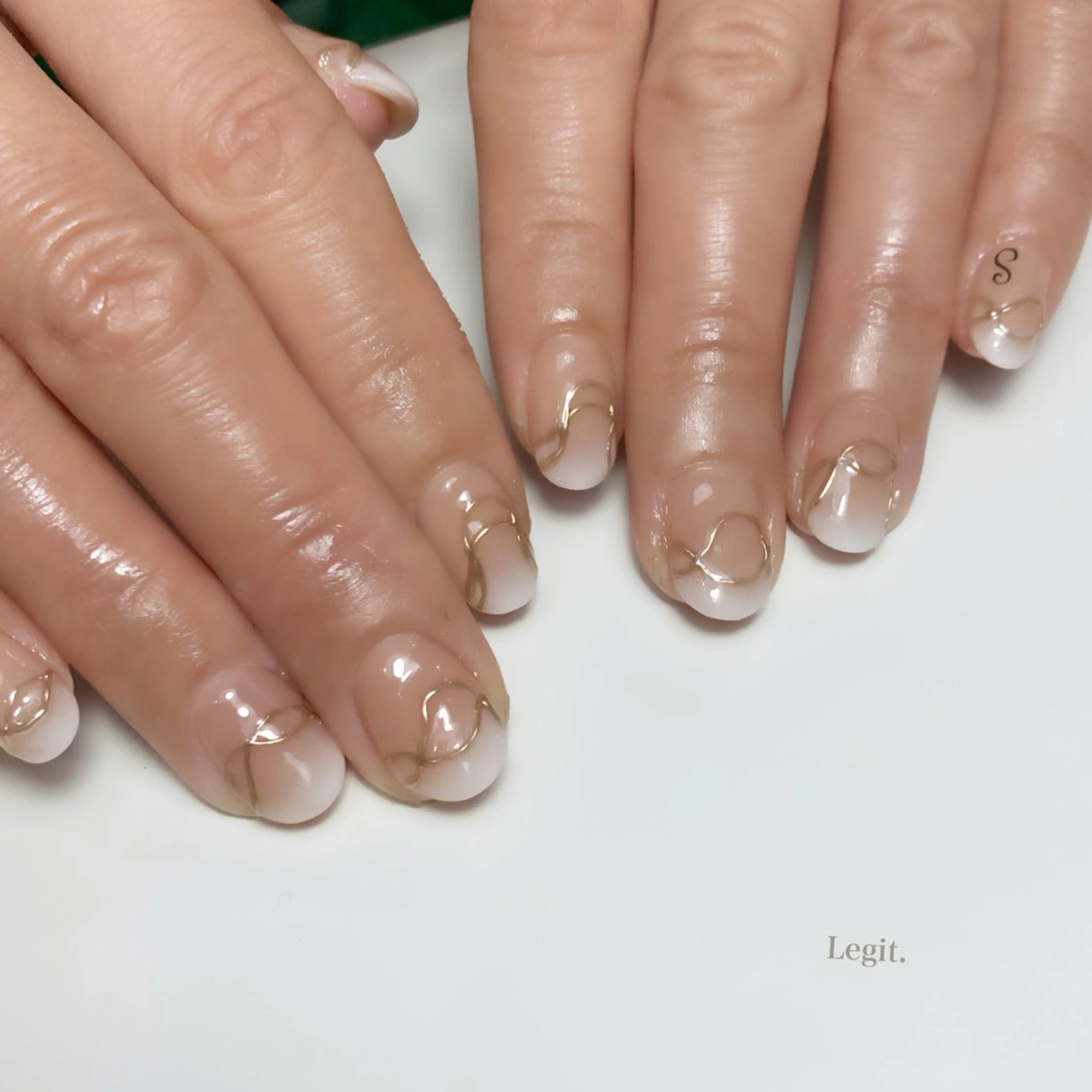 ネイル ミラーネイル Legit nail salonのネイルデザイン