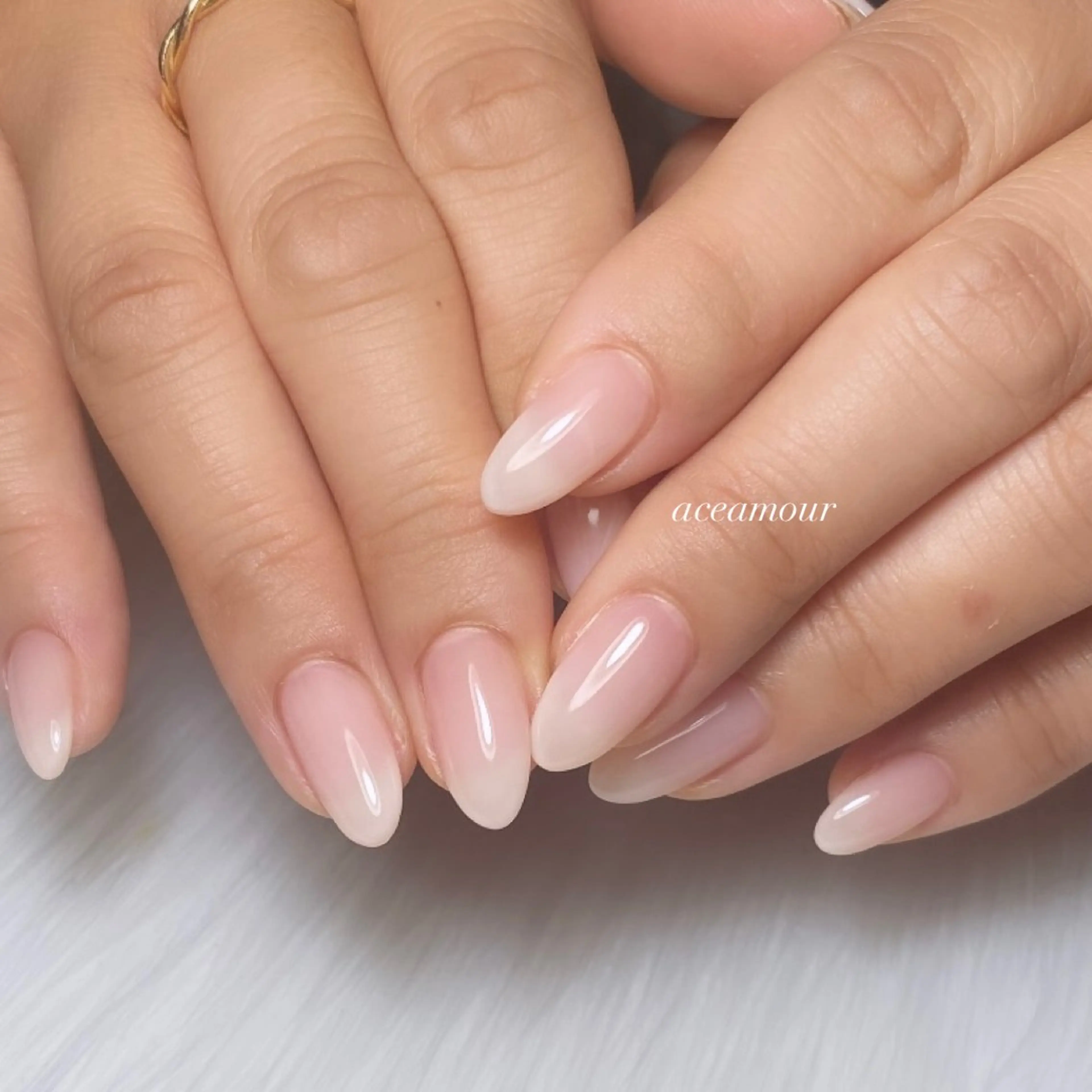 ネイル グラデーション ホワイト ハンドネイル ハンドケア ネイル/耳つぼ /新ホワイトニングのネイルデザイン