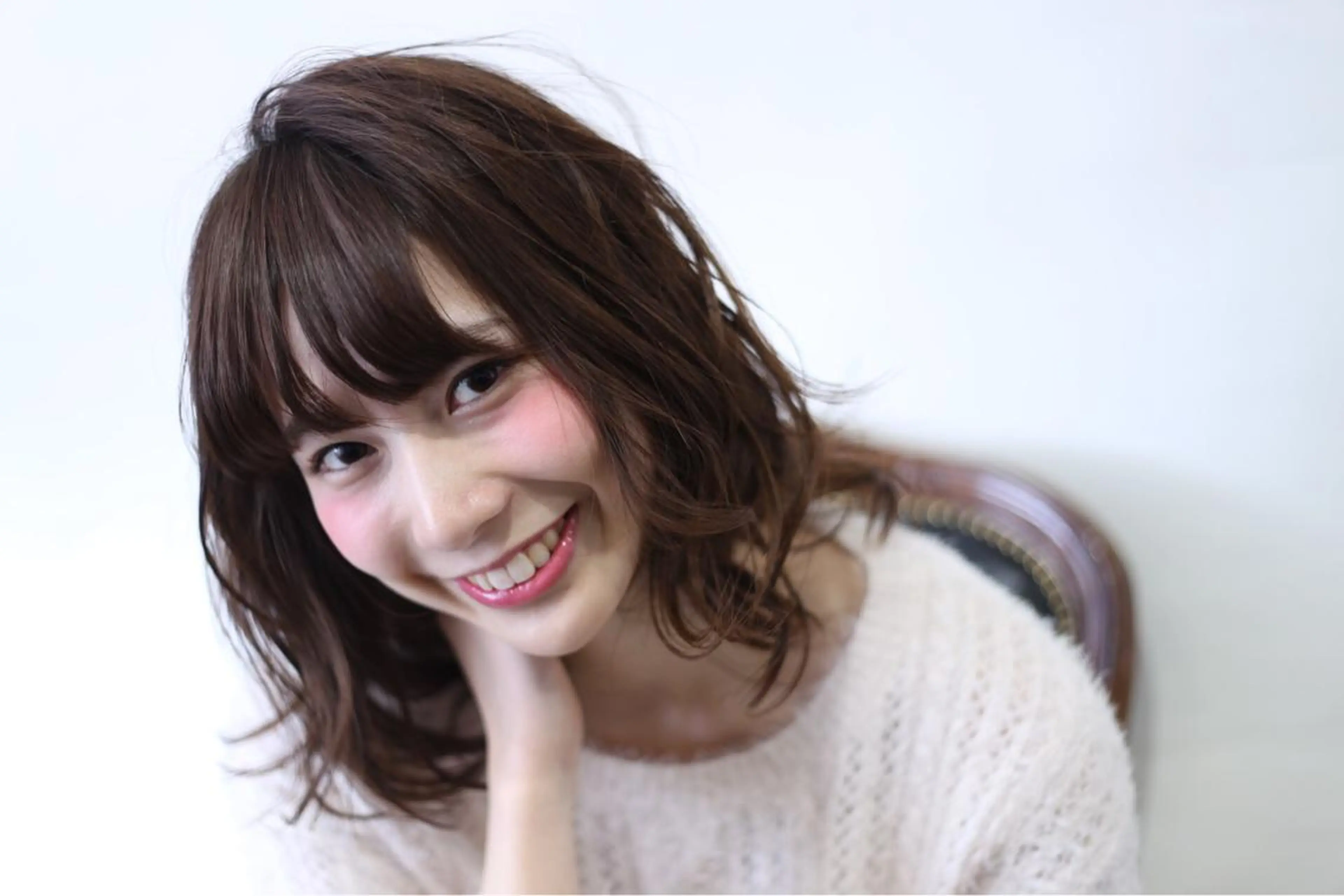 ミディアム オーストヘアージジ所属・TAI透明カラー 柔らかい縮毛矯正のヘアスタイル