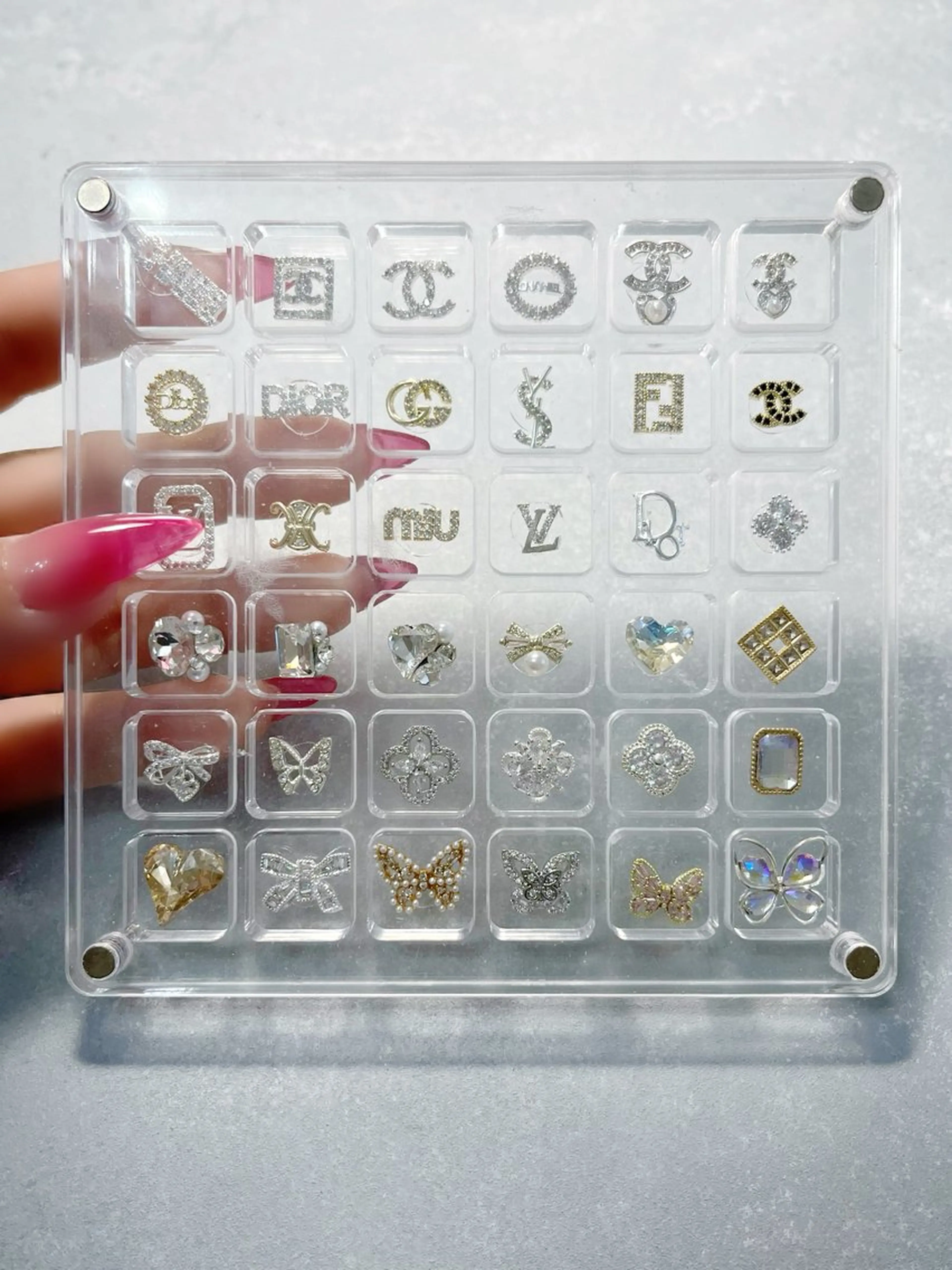 ネイル フットネイル キラキラネイル マグネットネイル ワンカラーネイル スカルプネイル nine.🦋 YUKOのネイルデザイン