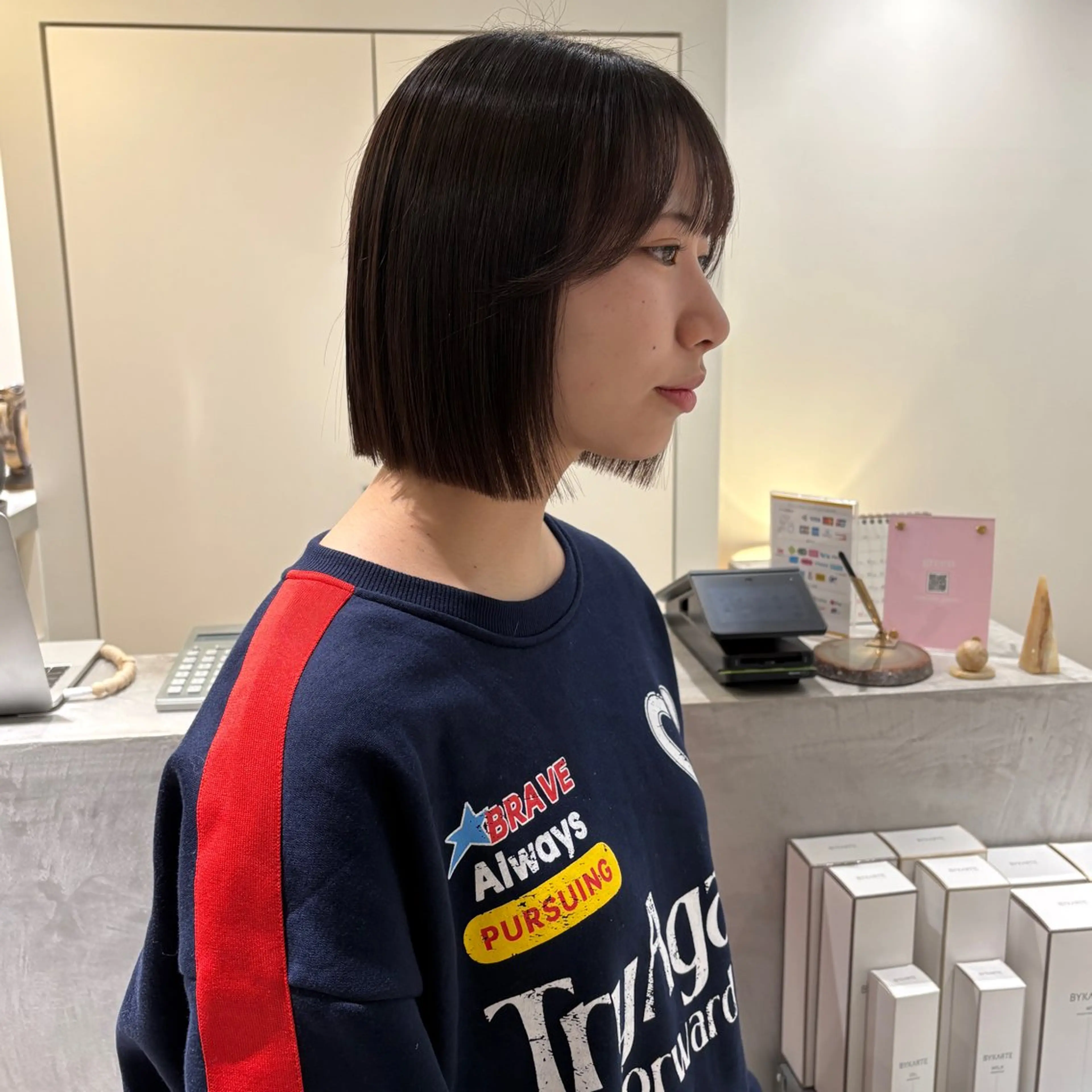 ショート ボブ 小顔カット 安西 香利奈のヘアスタイル