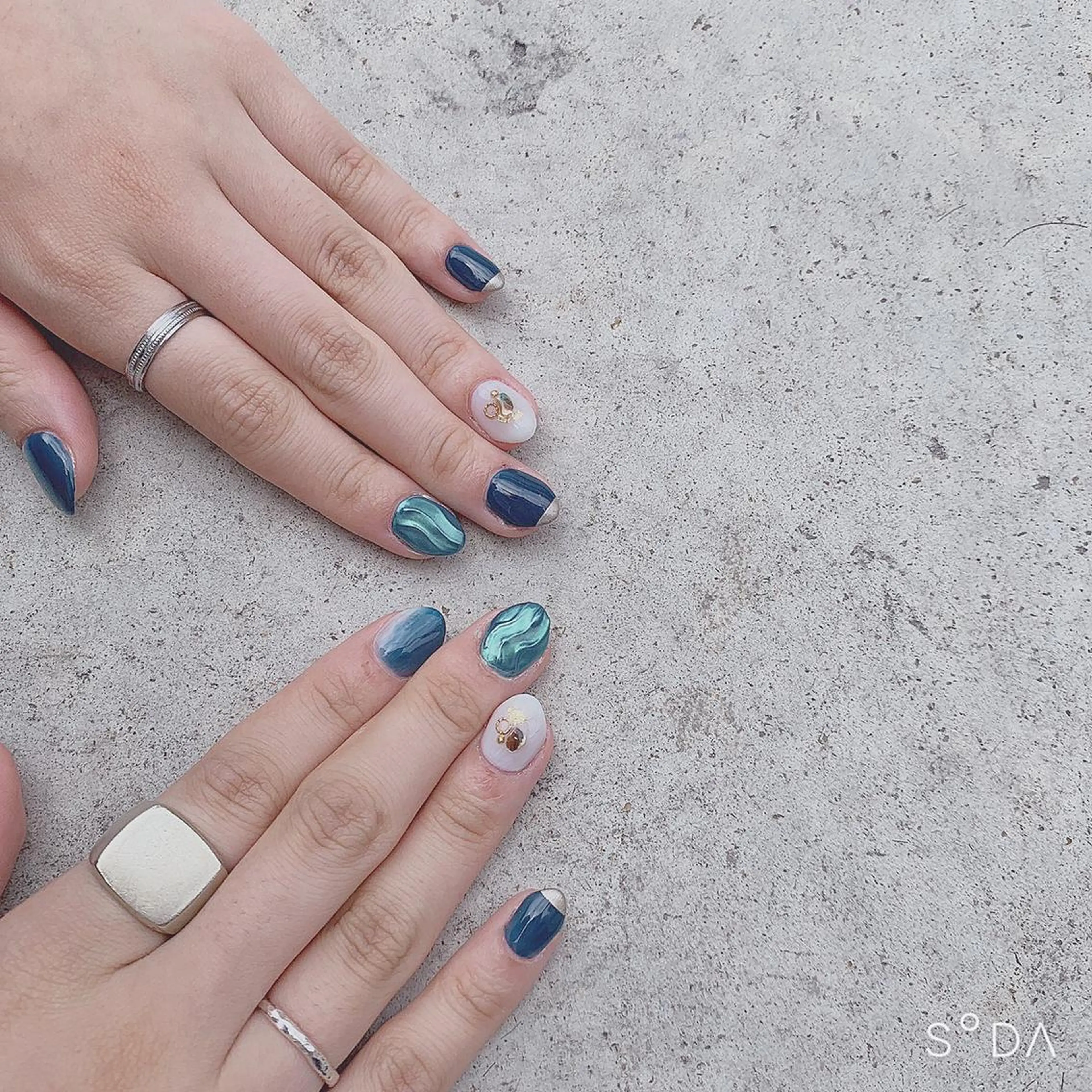 ネイル ミラーネイル ネイビー 夏ネイル Rena colore'のネイルデザイン