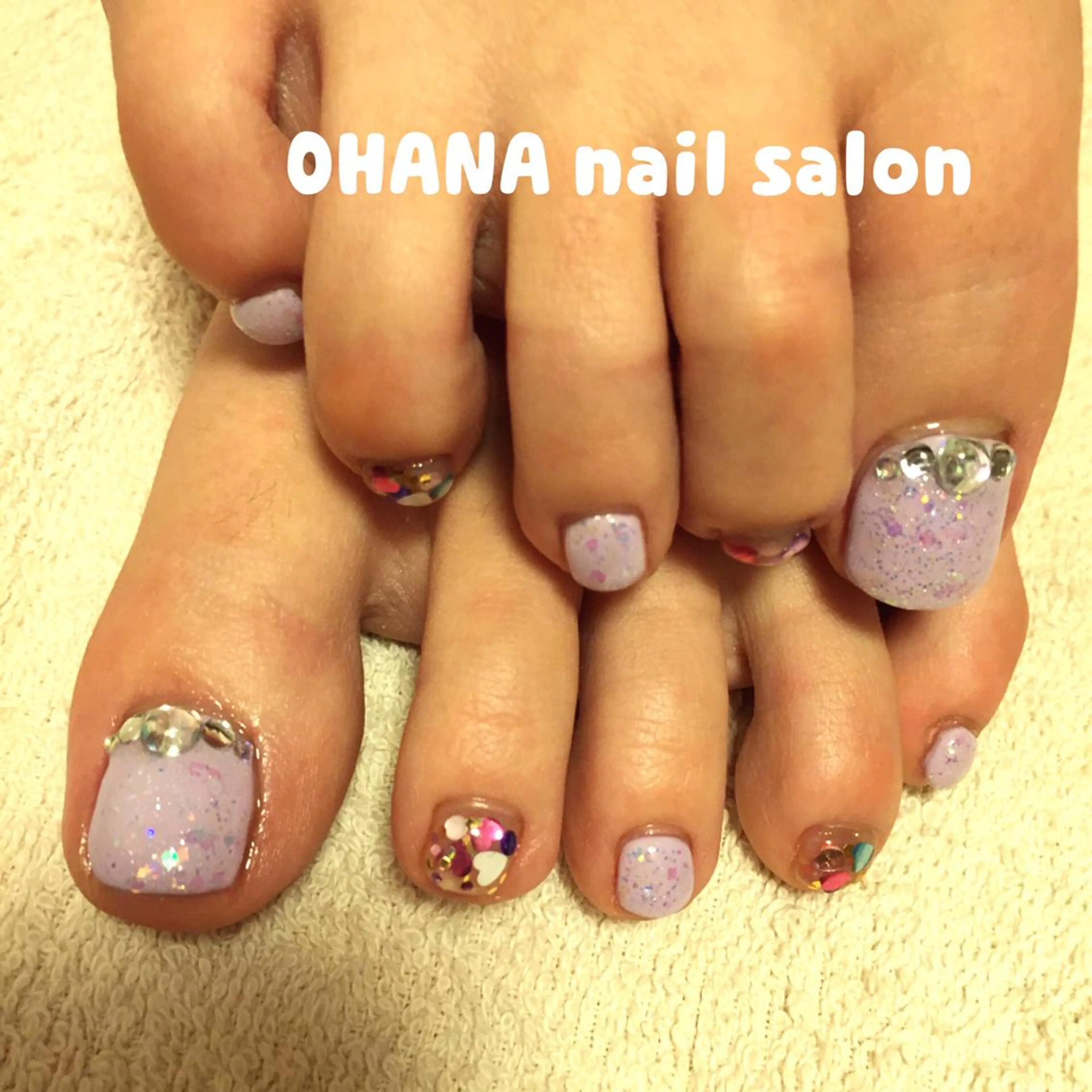 ネイル フットネイル ジェルネイル ハート ホログラムネイル キラキラネイル 那覇🏝️台湾人 ネイリストSHIUのネイルデザイン