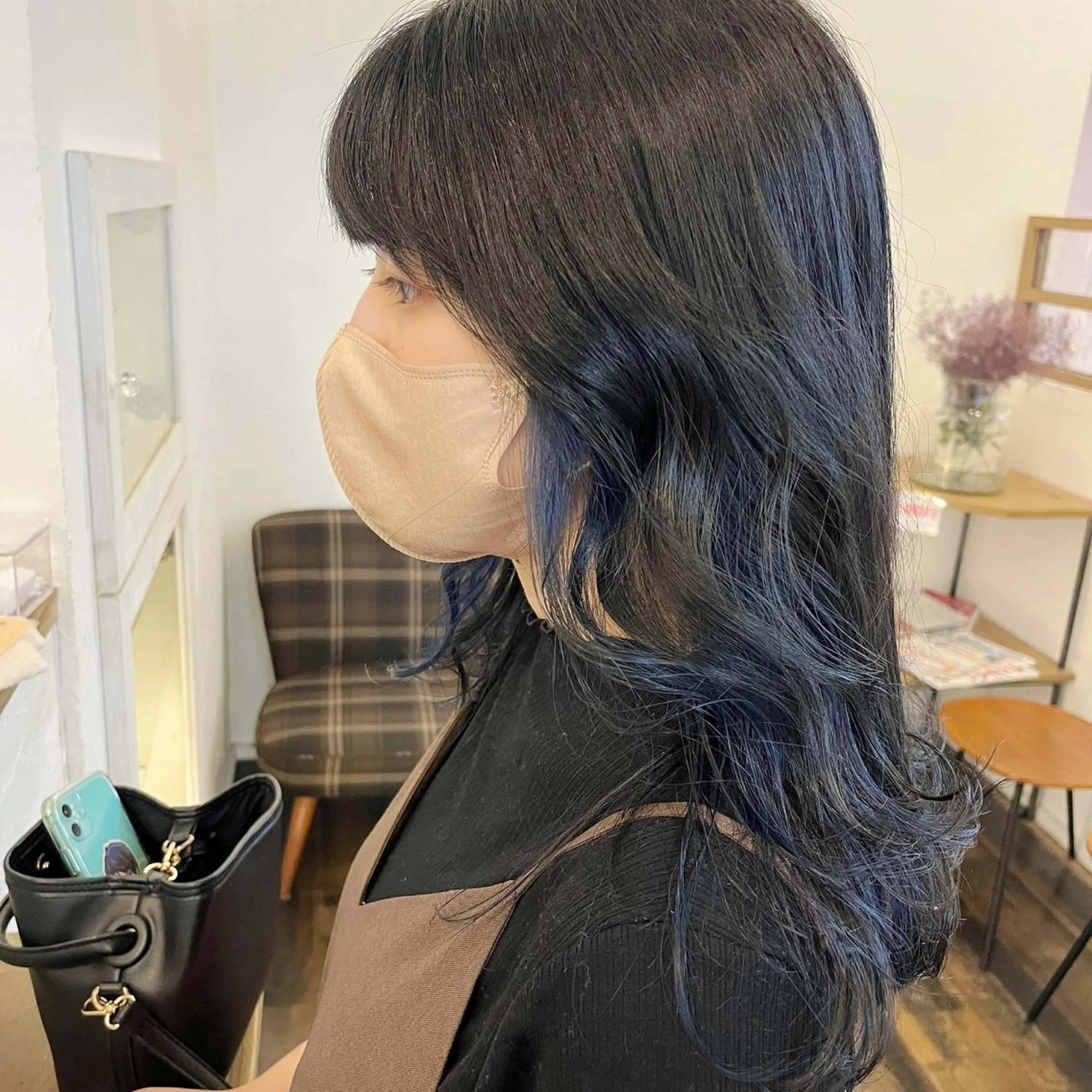 ミディアム カラー 黒髪 ブルーカラー ブルーブラック 伊藤ゆかり/髪質改善 /透明感カラーのヘアスタイル