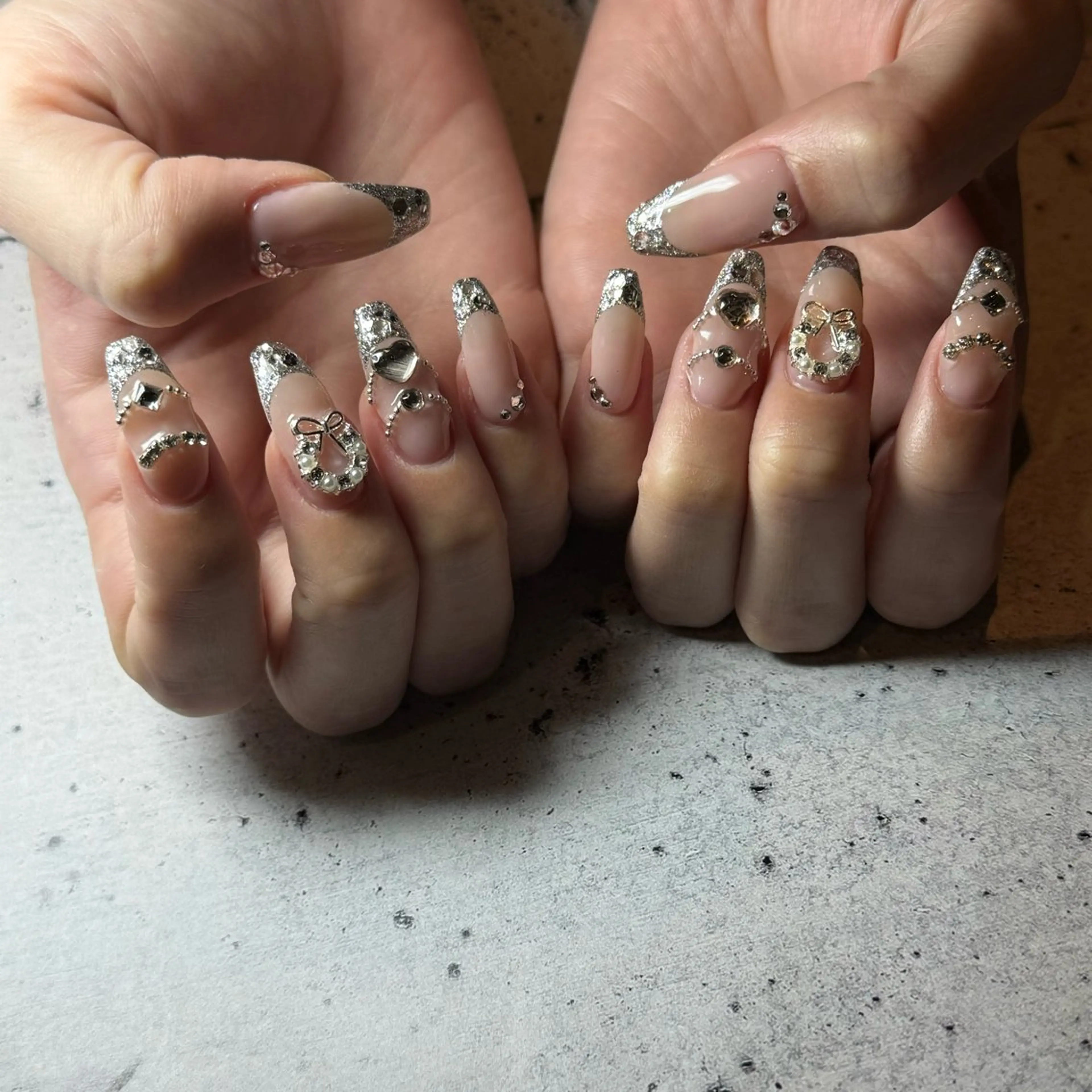 ネイル 冬ネイル クリスマス ハンドネイル 𝐫𝐚𝐢 𝐧𝐚𝐢𝐥の眉毛・アイブロウイメージ