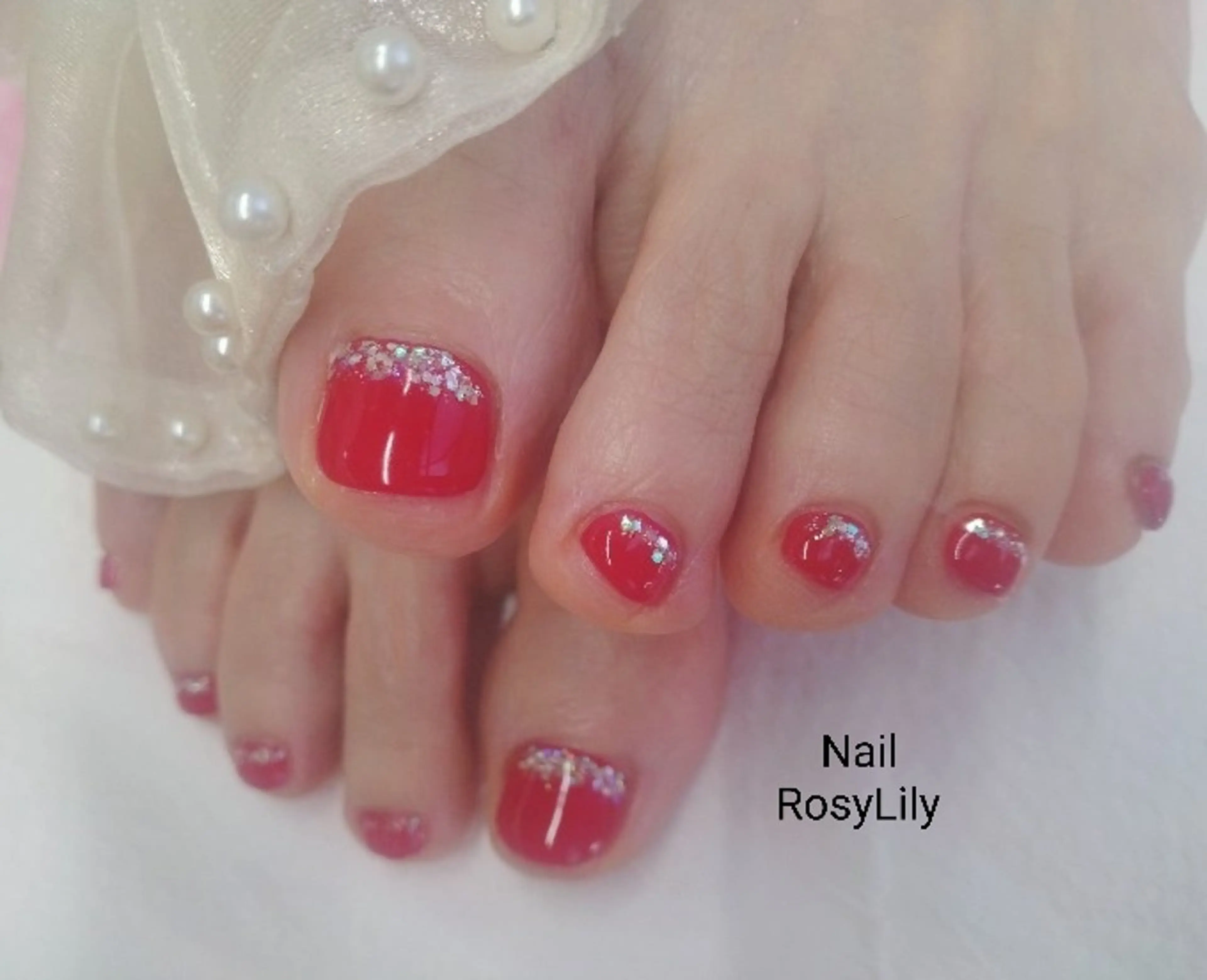 フットワンカラー☆艶ツヤトップ＆長持ち🌟甘皮ケア+保湿込み♡の写真